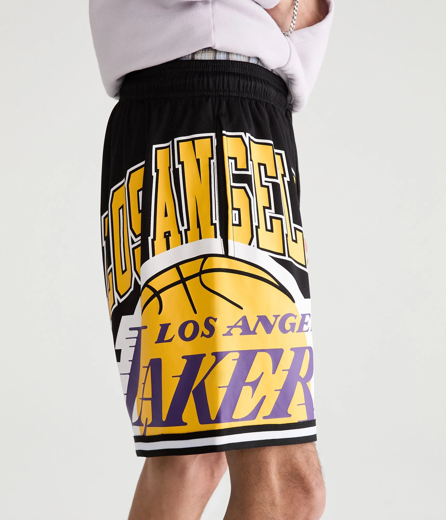 Aeropostale Los Angeles Lakers Mesh Shorts - Image 3