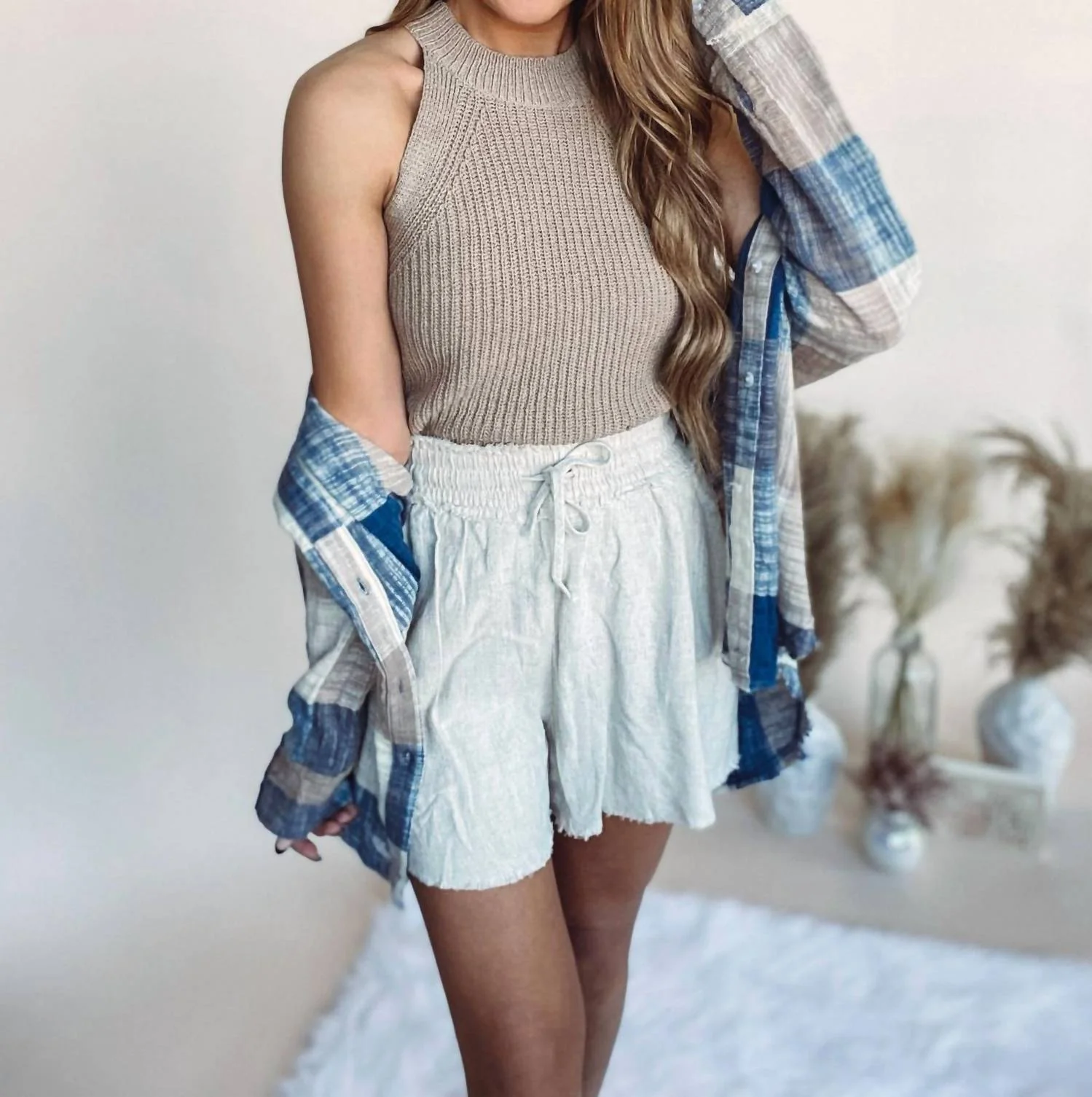 Ariah Halter Neck Tank In Taupe
