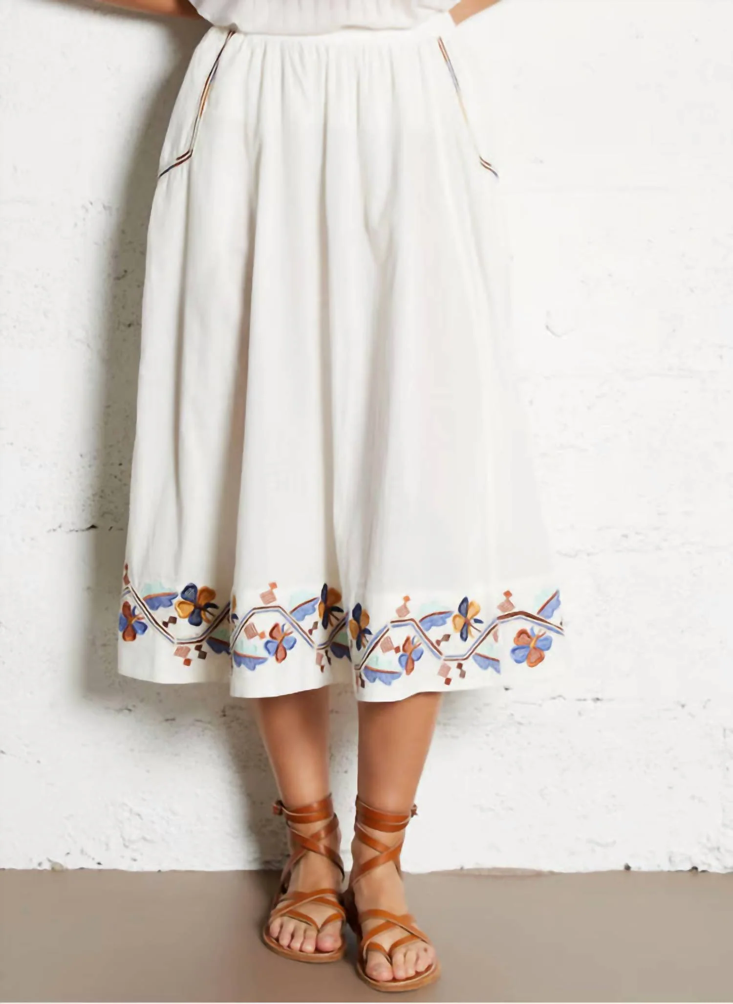 Arielle Embellished Skirt In White Multi