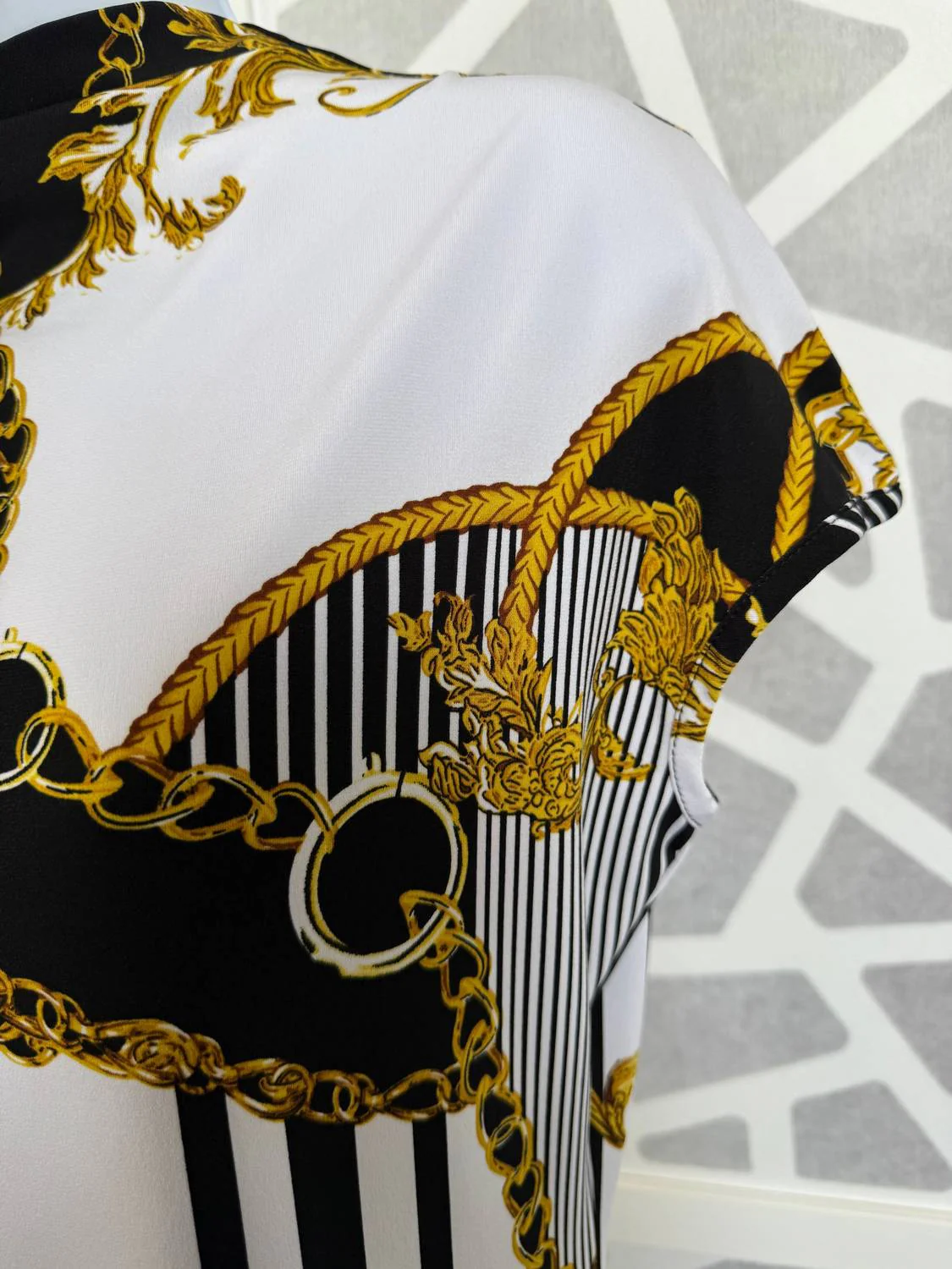 Baroque Cap Sleeve Top In Black/white - Image 3