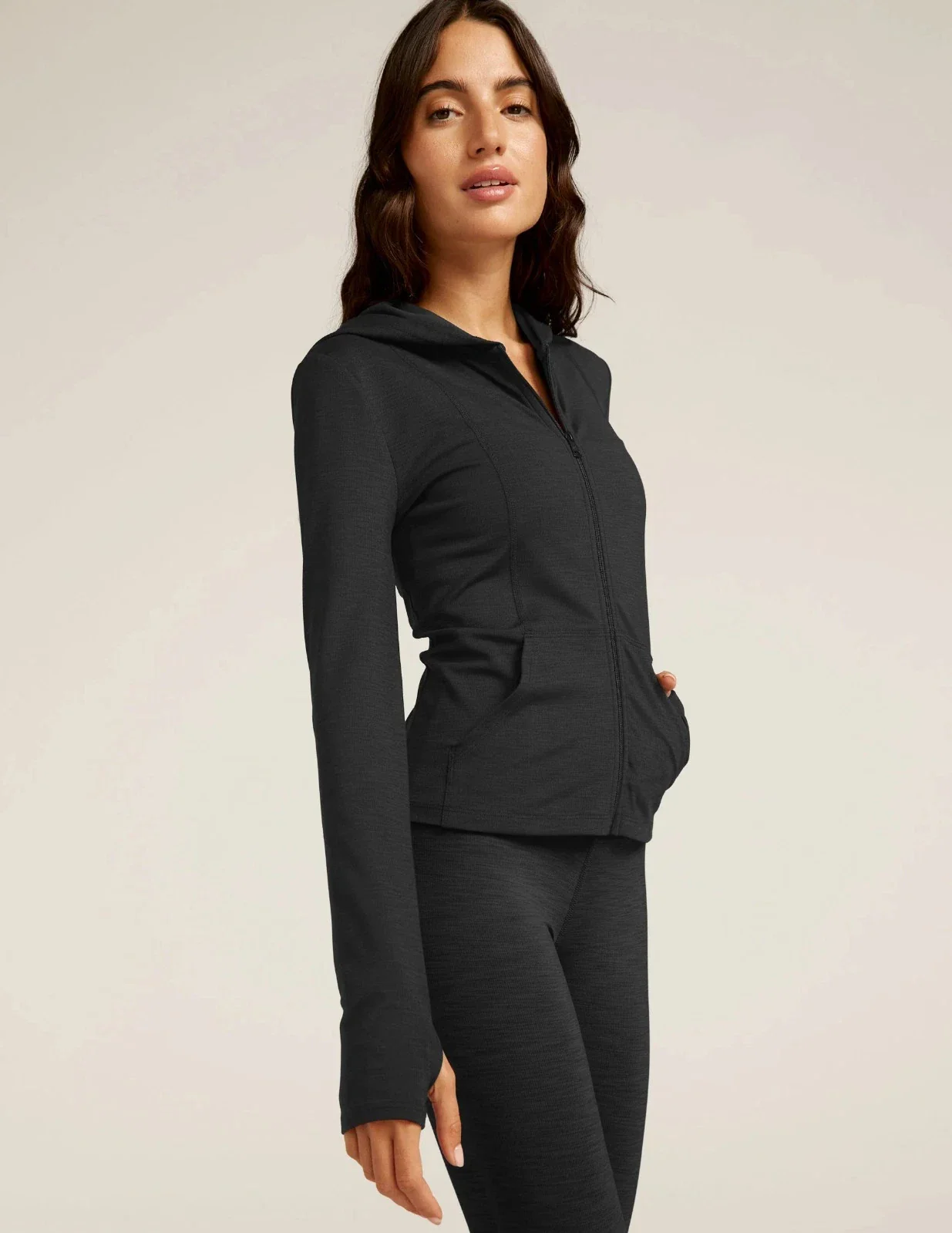Beyond Yoga Heather Rib Morning Jog Hoodie Women's Black Thumbhole GBO 59 - Image 2