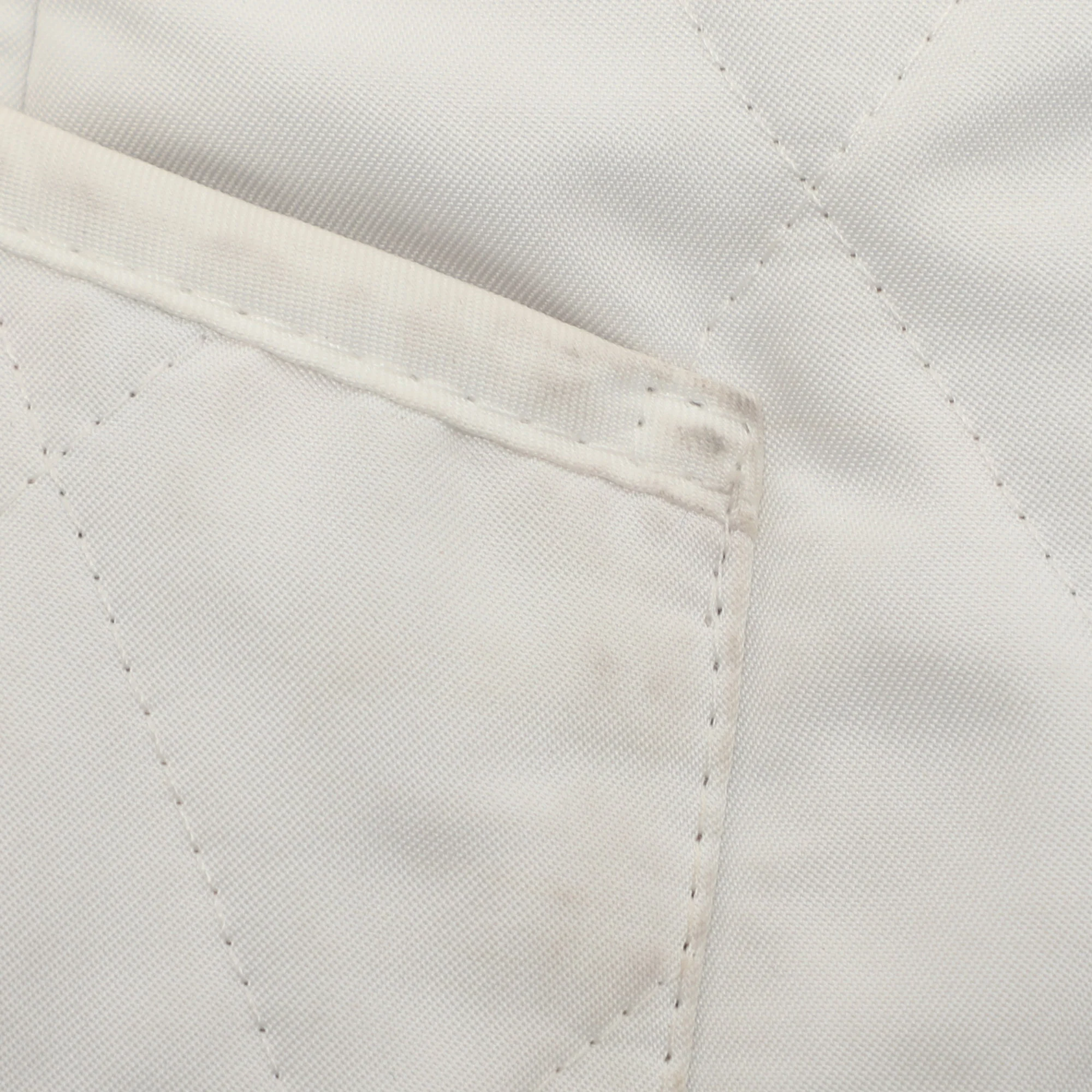 Burberry London White Diamond Quilted Nylon Button Front Jacket O/s - Image 4