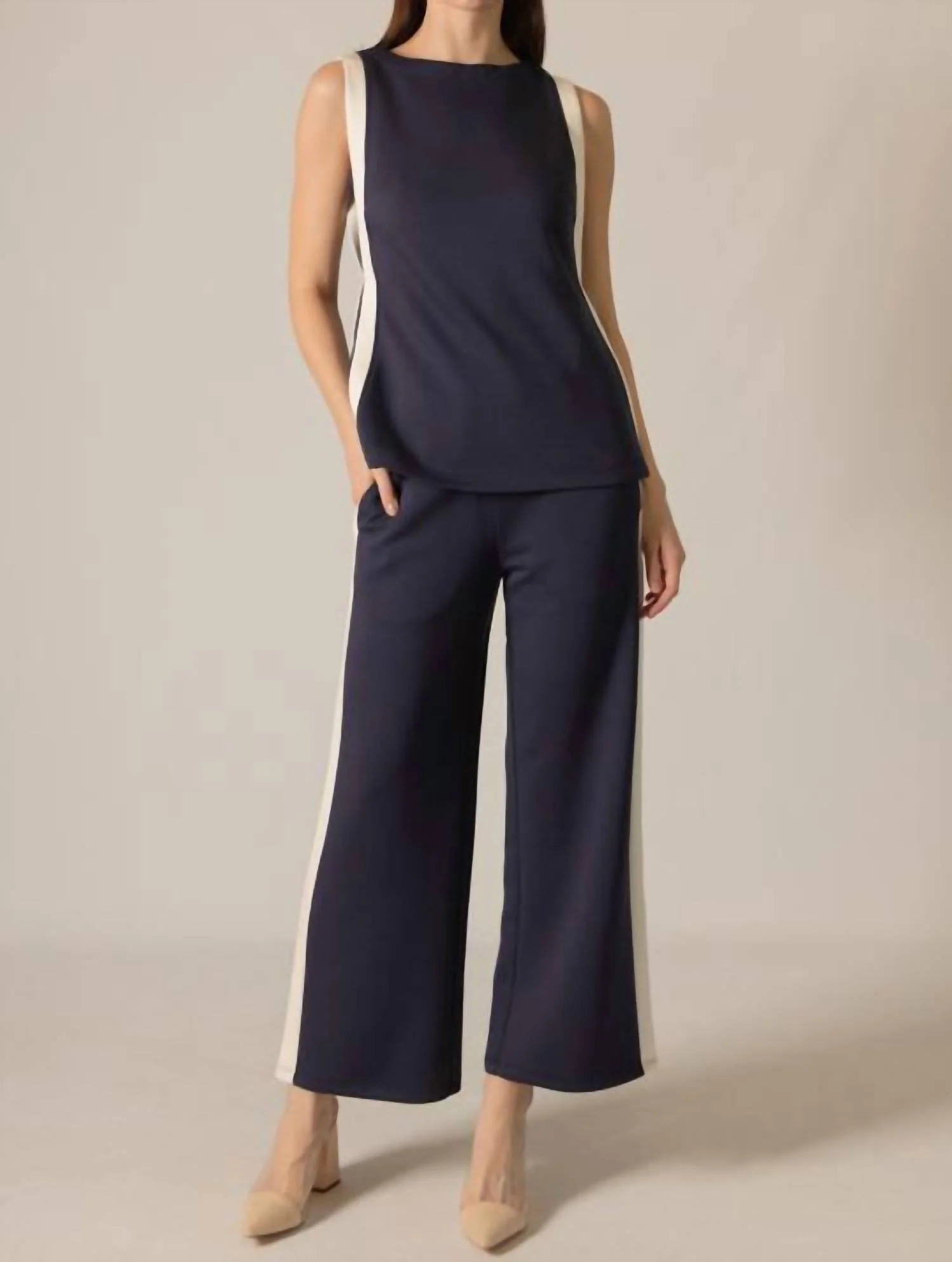 Cara Contrast Border Top In Navy