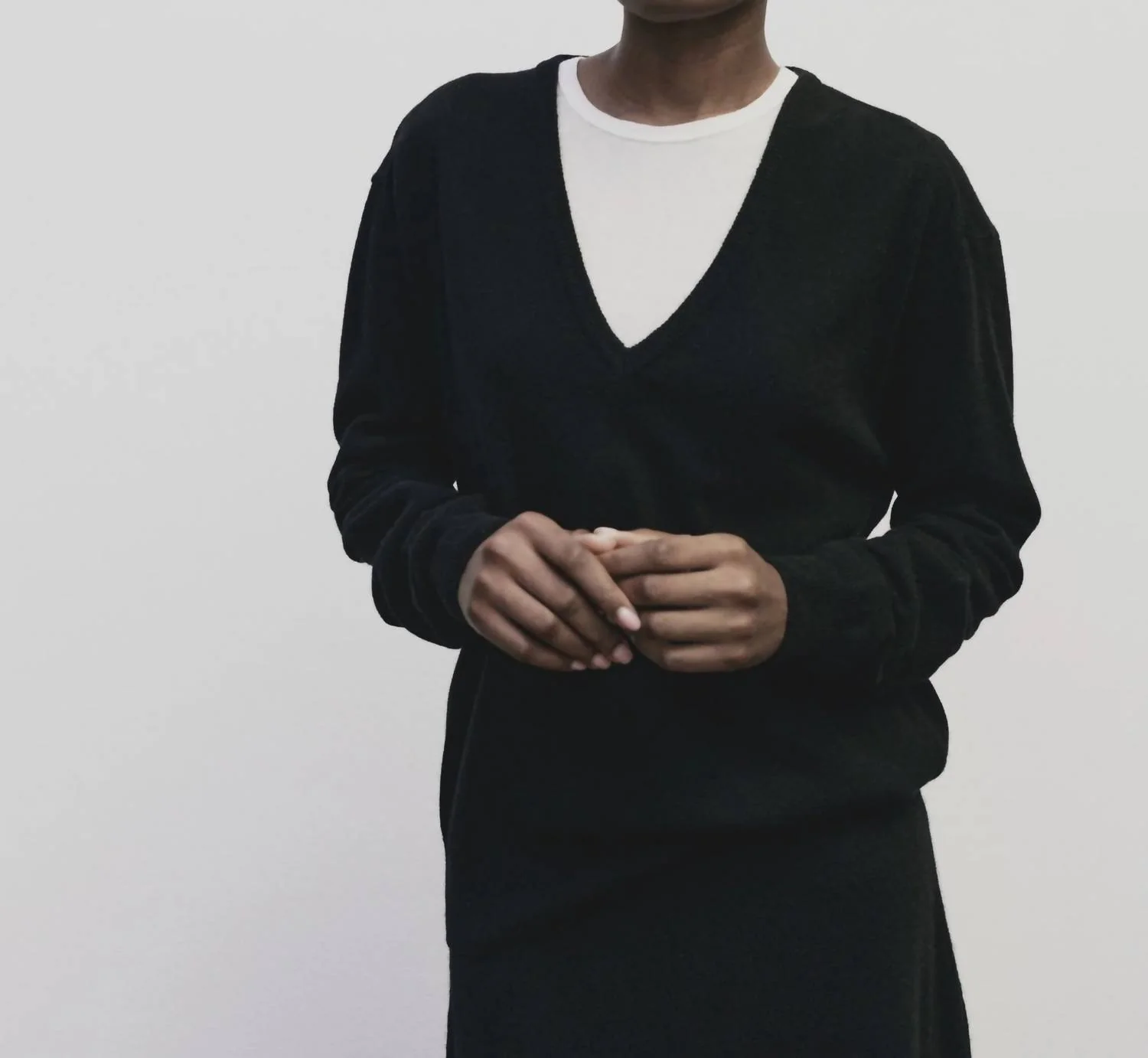 Cashmere Blend V-Neck Sweater In Black