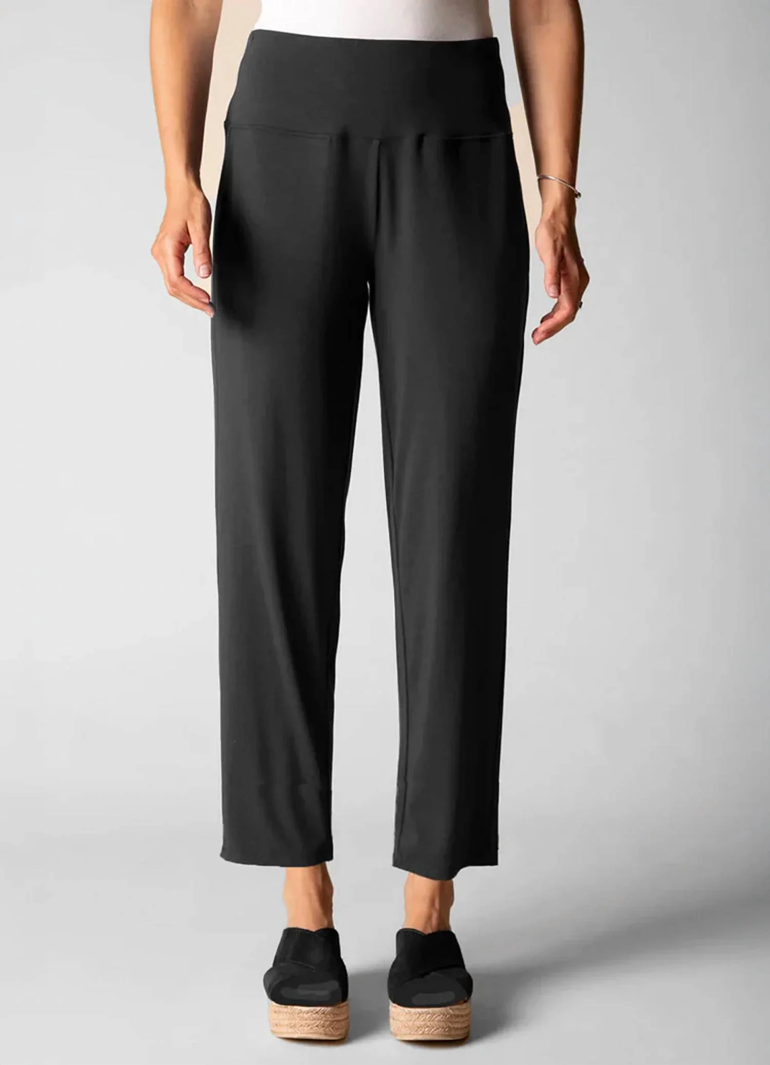 Core Travel Straight Pant In Black