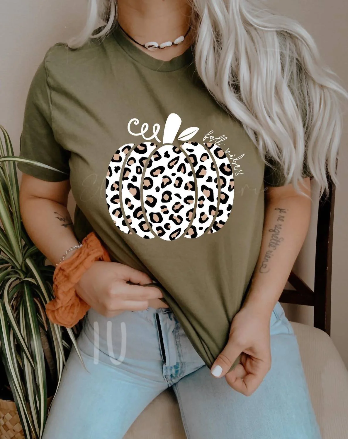 Fall Vibes Leopard Pumpkin Tee In Olive