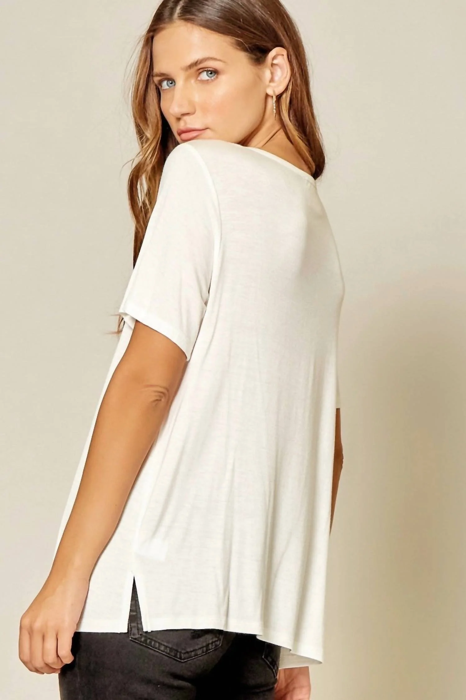 Floral Lips Tee In White - Image 3
