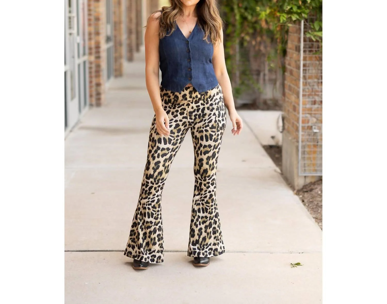 Francesca Super Flare Leggings In Leopard - Image 4
