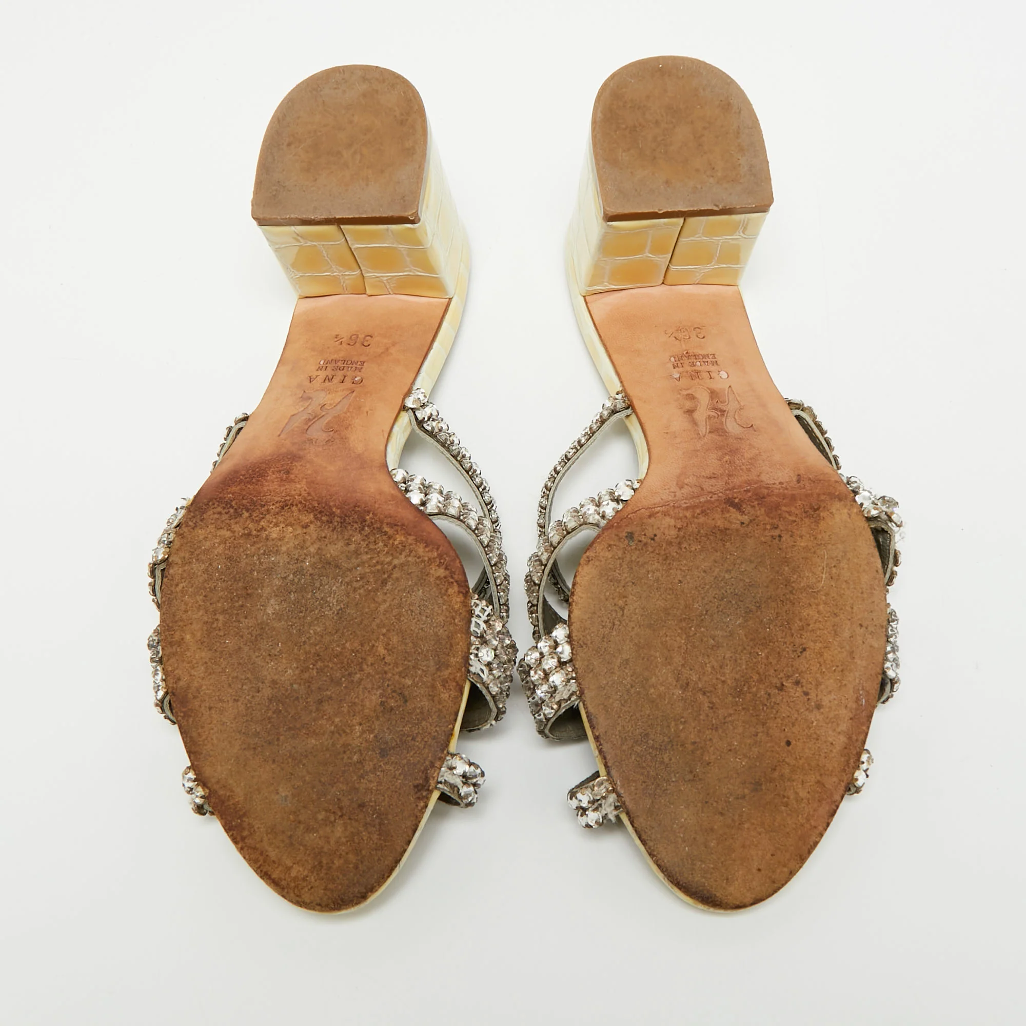 Gina - Image 6