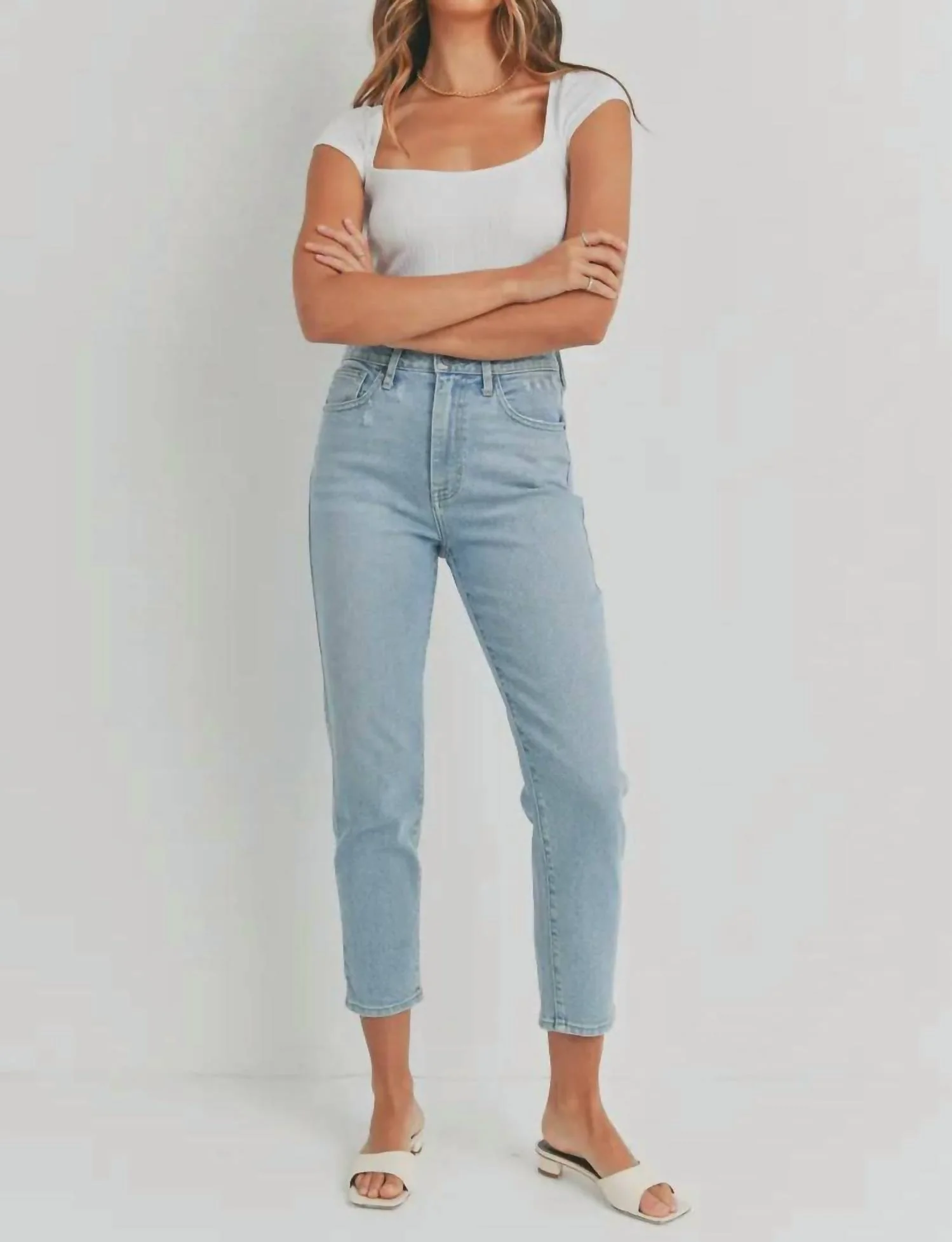 High Rise Perfect Mom Jean In Light Wash