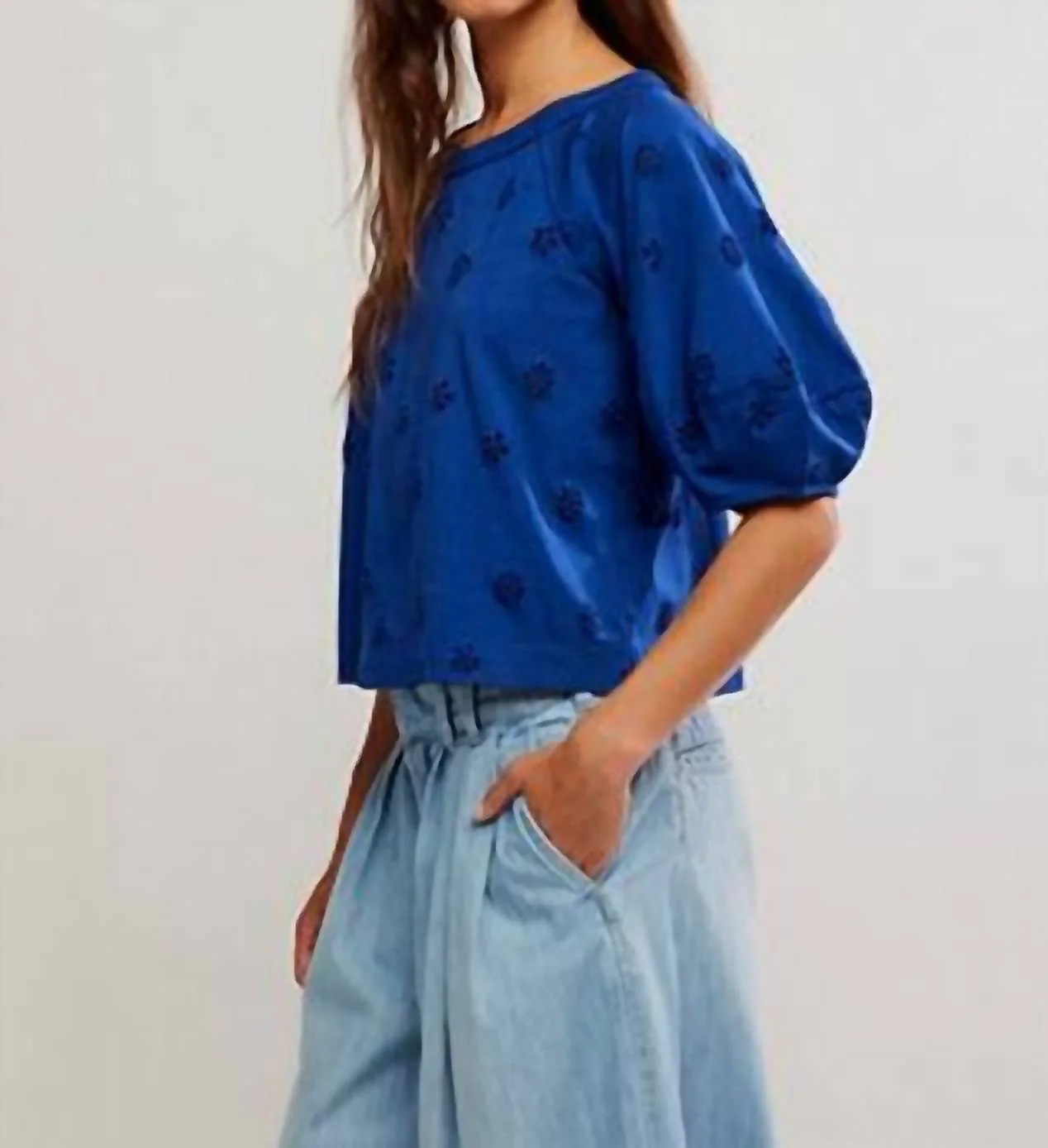 Jessie Eyelet Tee In Blue - Image 4