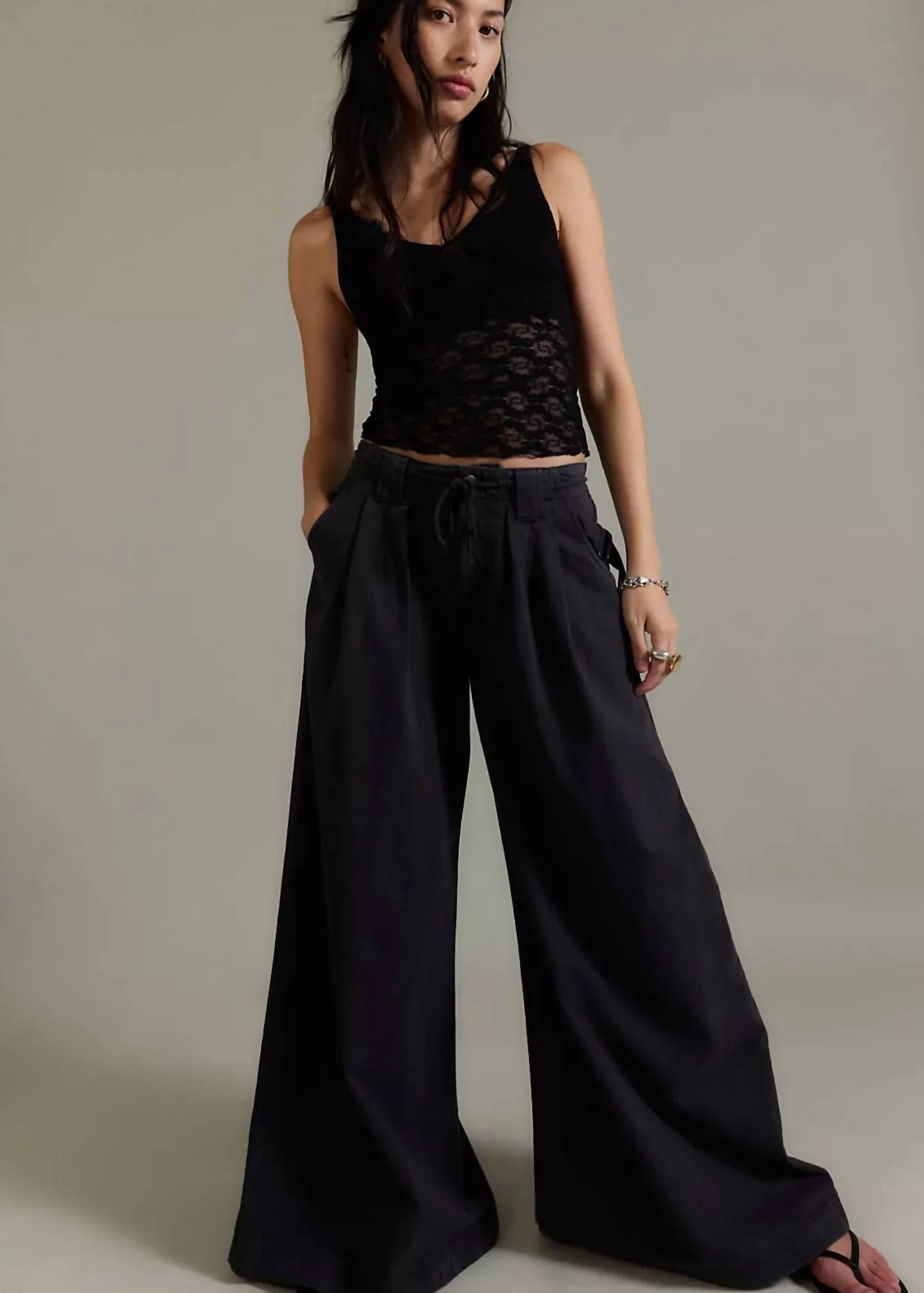 Julien Wide-Leg Chino Trousers In Washed Black