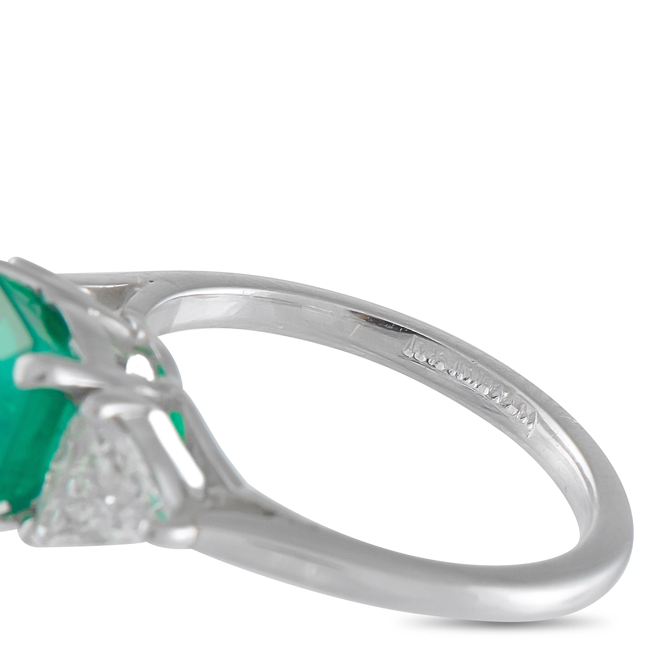LB Exclusive Platinum 0.60ct Diamond and Emerald Ring MF15-051526 - Image 4