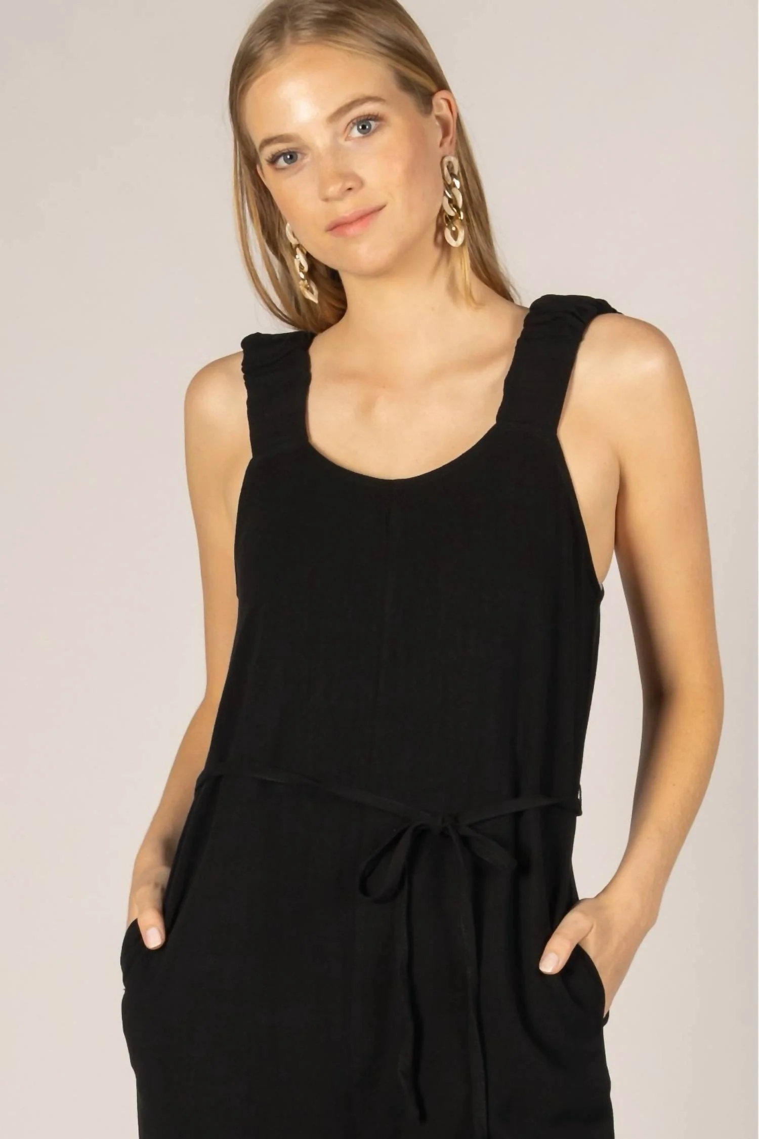 Linen Scrunchie Strap Culotte Jumpsuit In Black - Image 3