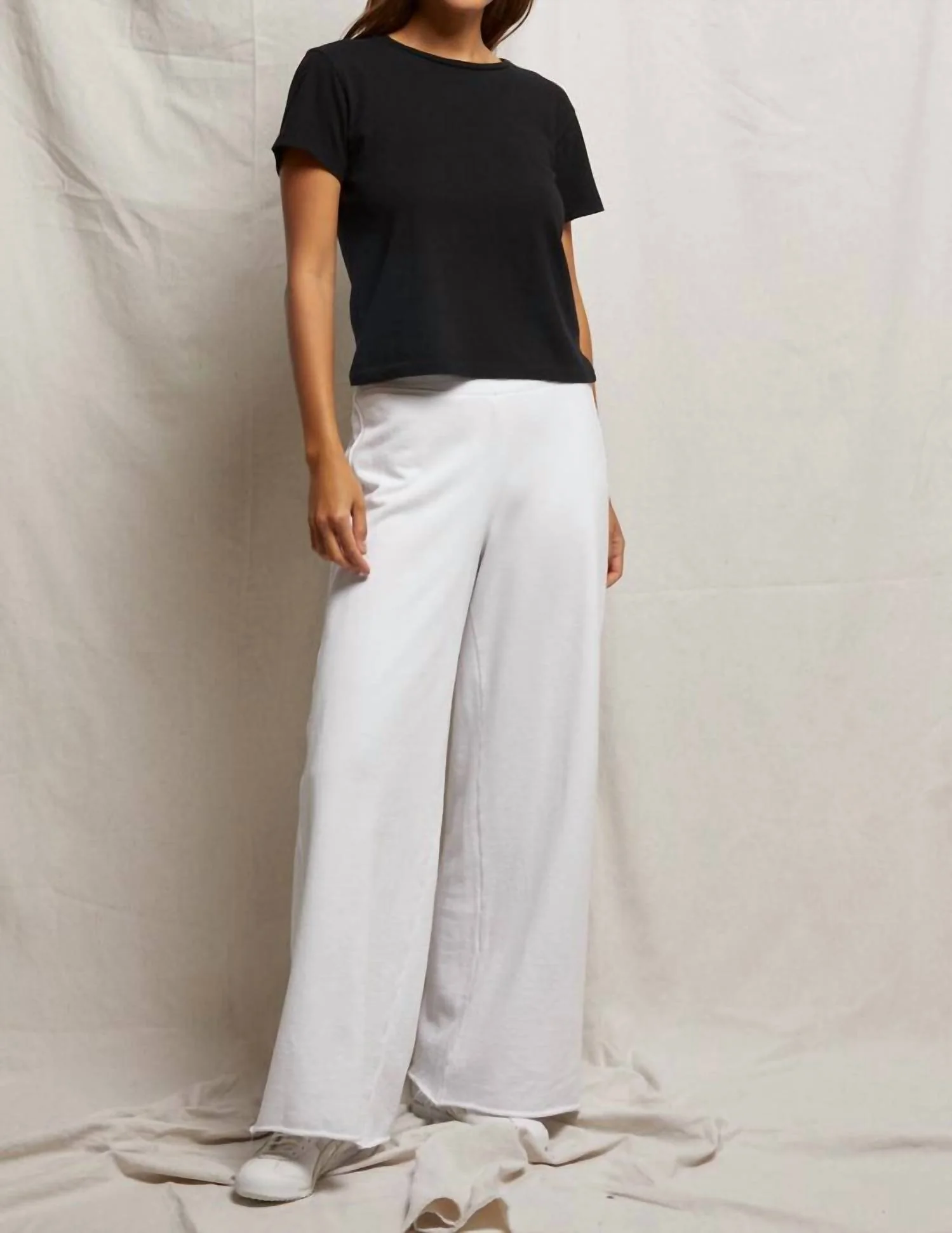 Lisa Short Sleeve Tee In Black - Image 3