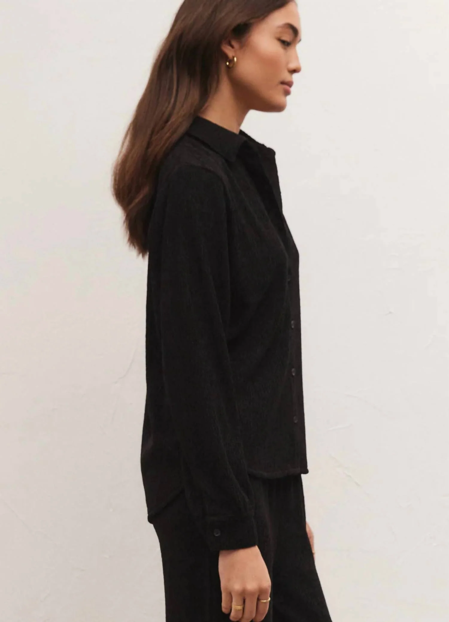 Lyrical Crinkle Knit Shirt In Black - Image 3