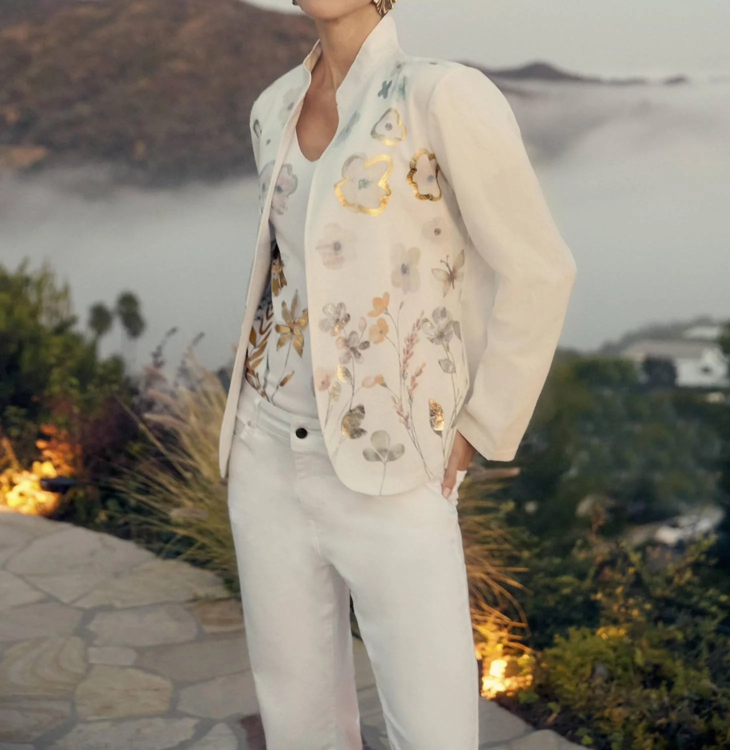 Ofelia Open Front Lightweight Blazer In White - Image 3