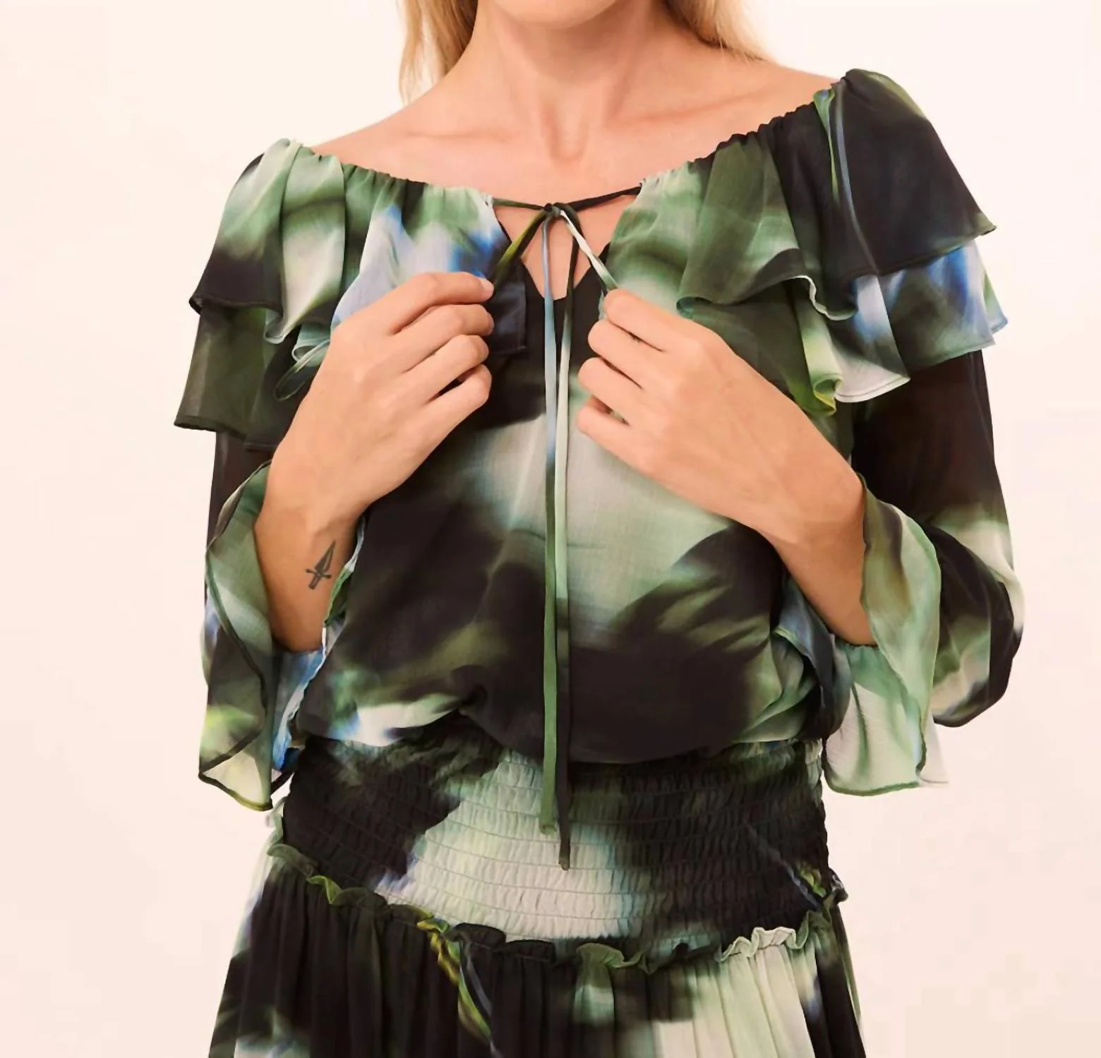 Patsy Off The Shoulder Top In Blurred Casablanca Lily Floral