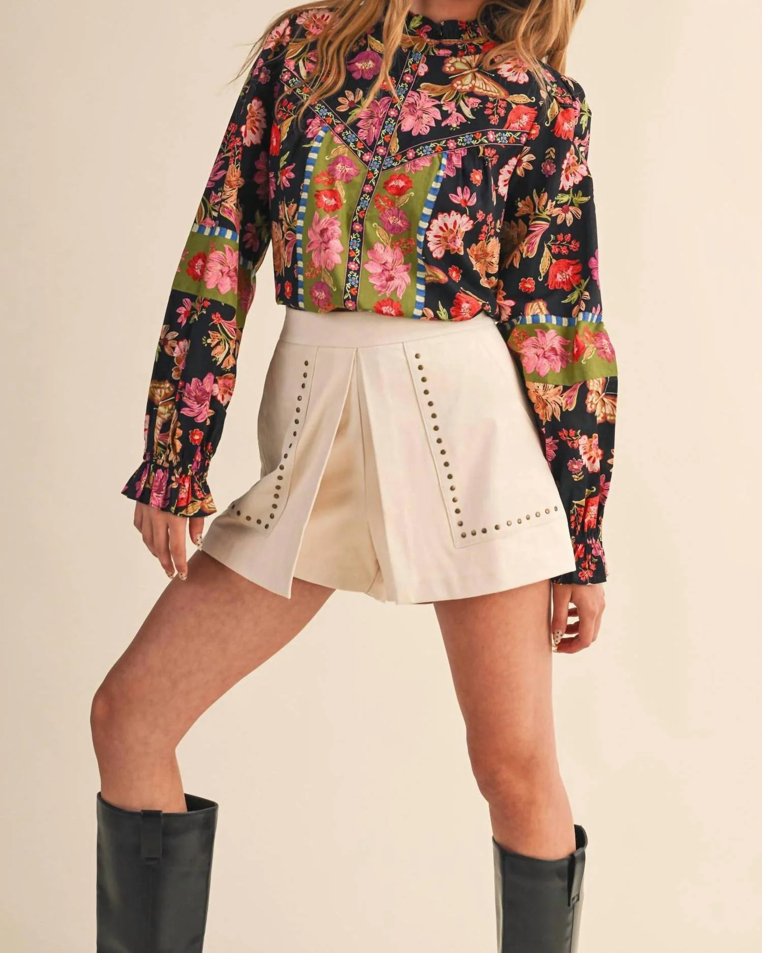 Printed Border Trim Top In Black Multi Floral - Image 2