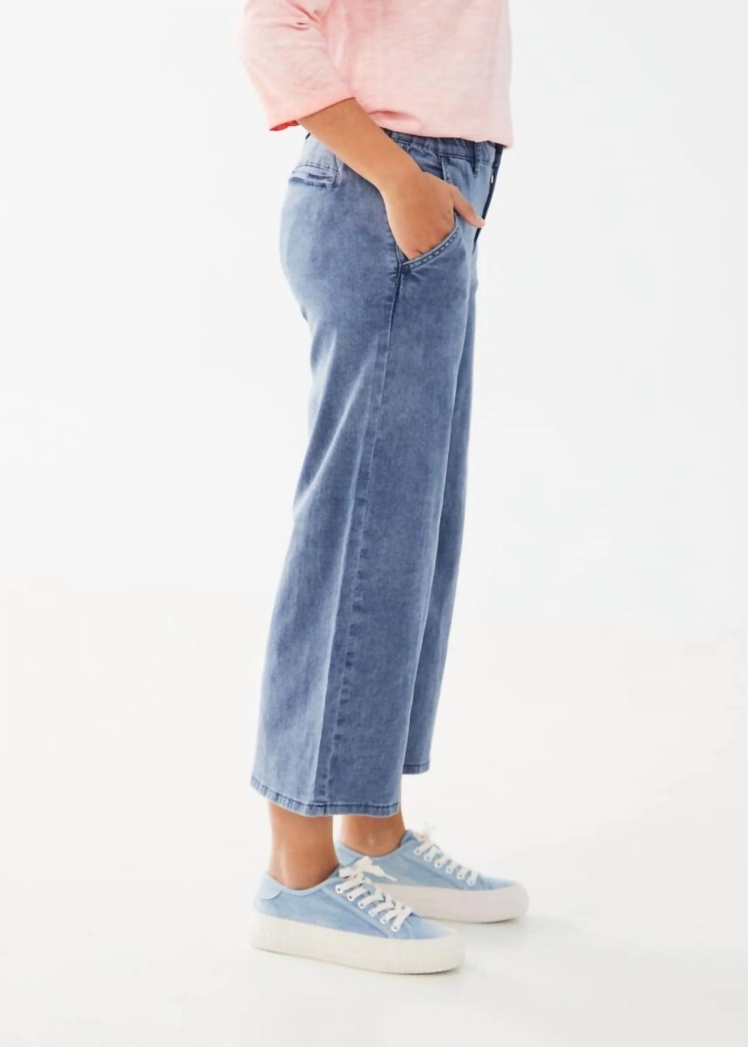 Pull-On Wide Leg Crop Jeans In Med Wash - Image 2