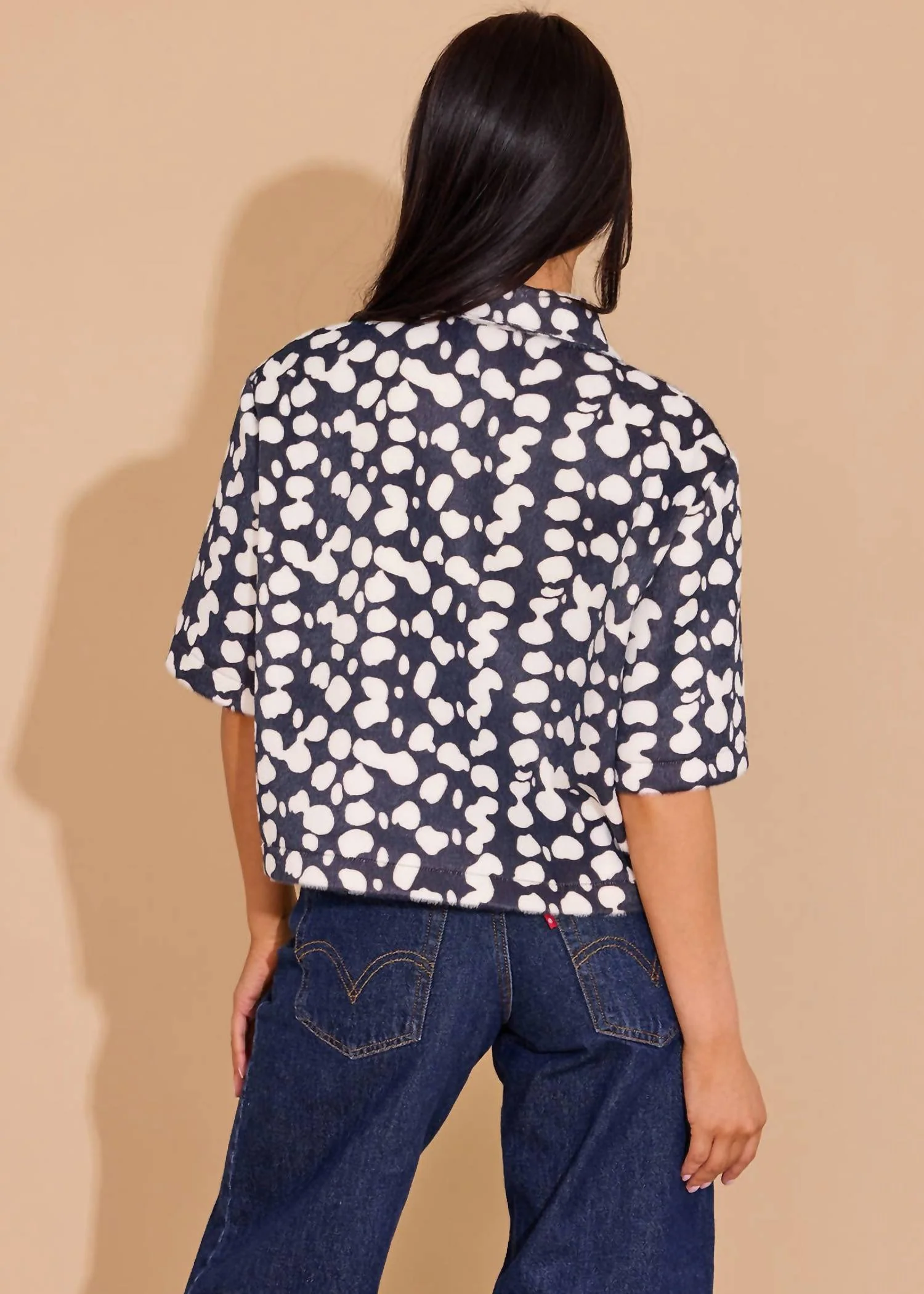 Remi Crop Button-Down Top In Stingray - Image 2