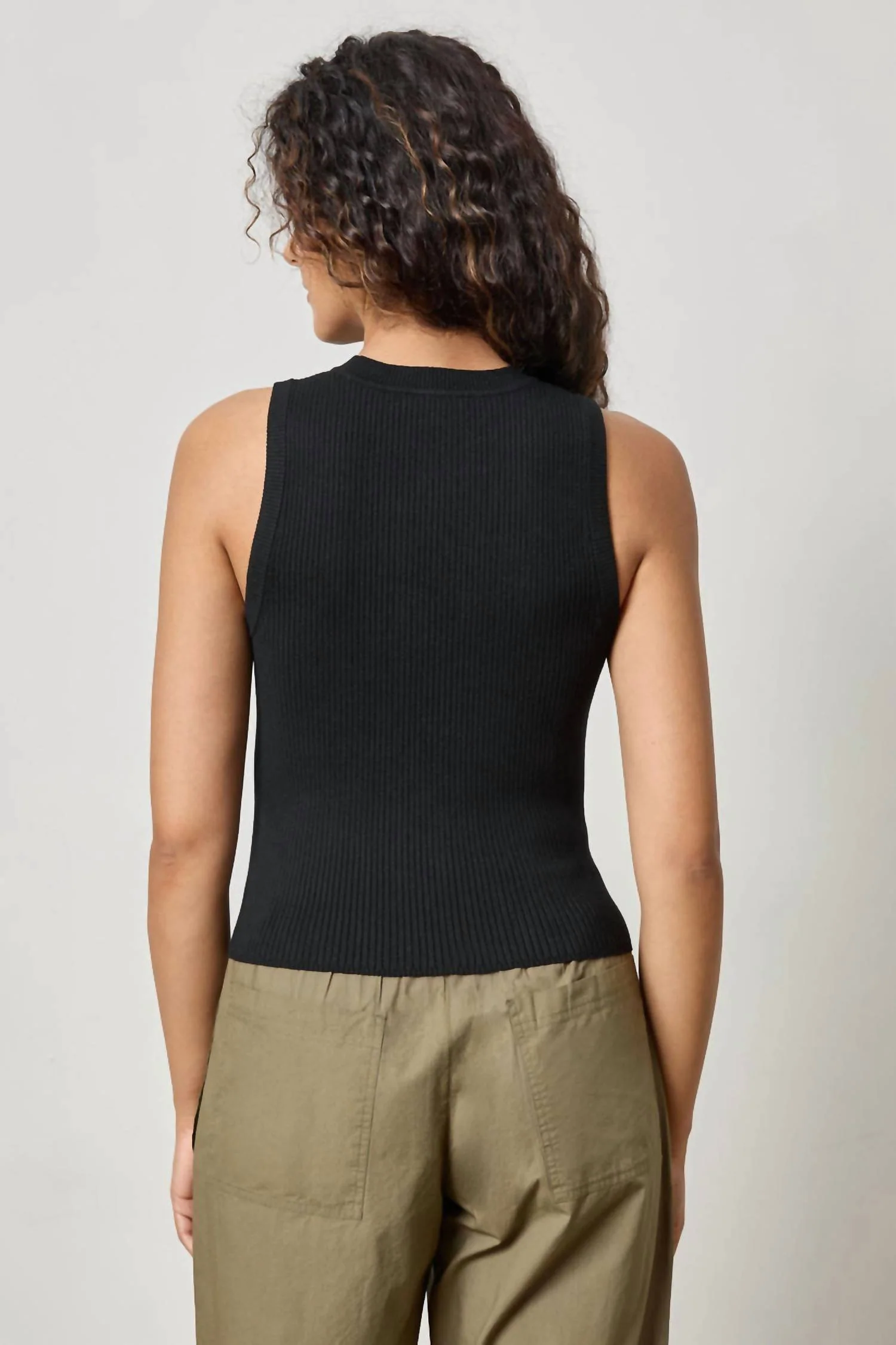 Short Perfect Tank In Black - Image 2