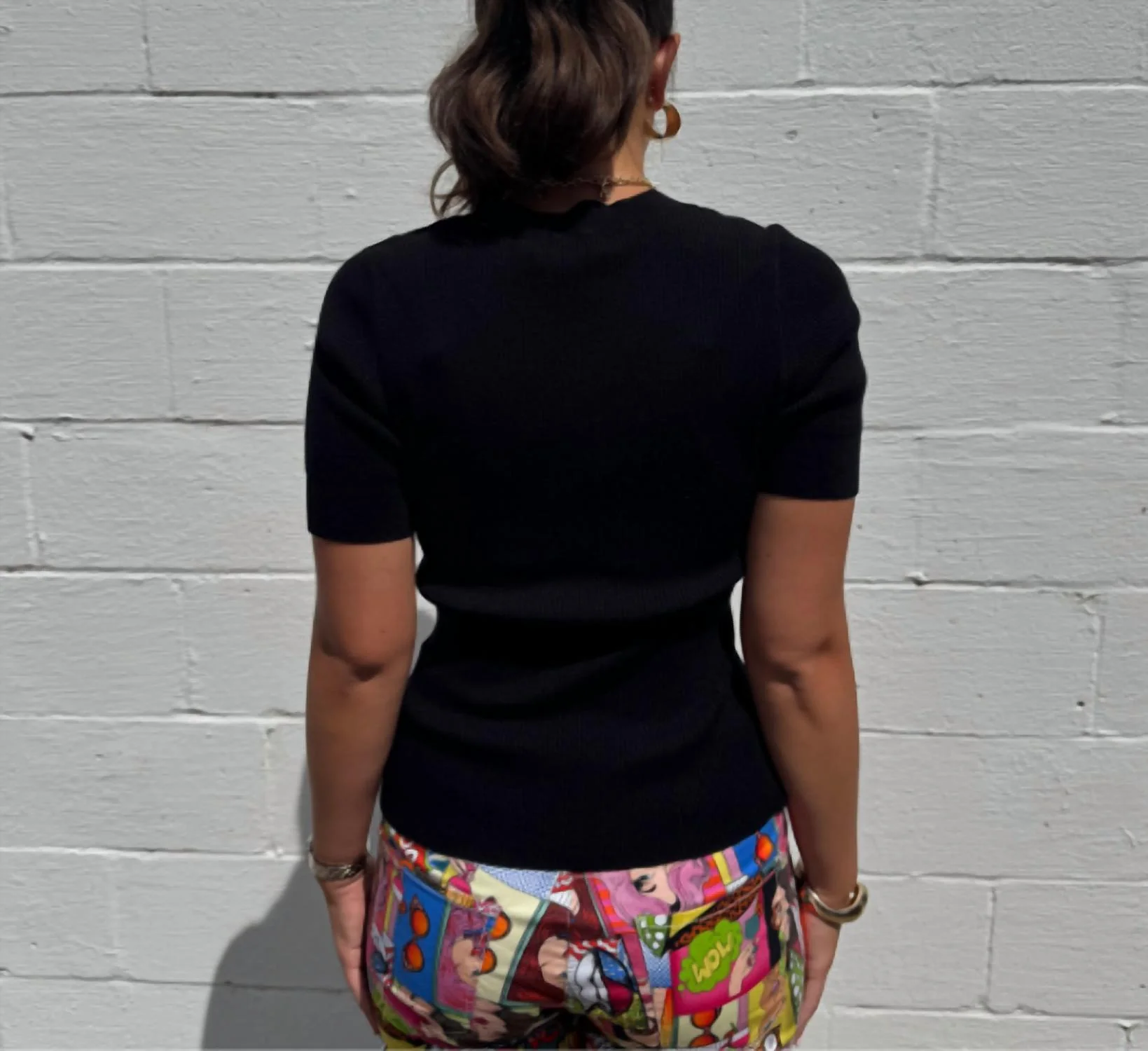 Short Sleeve Chevron Crew Top In Black - Image 2