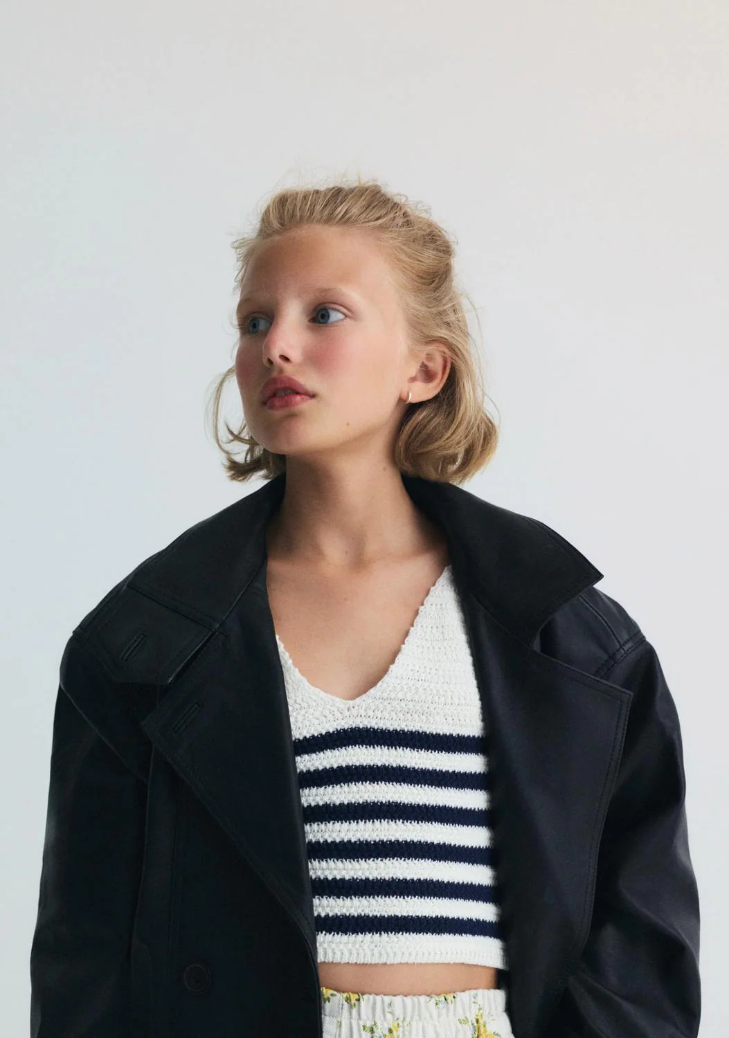 Society Lorea Top In White/ Navy - Image 2