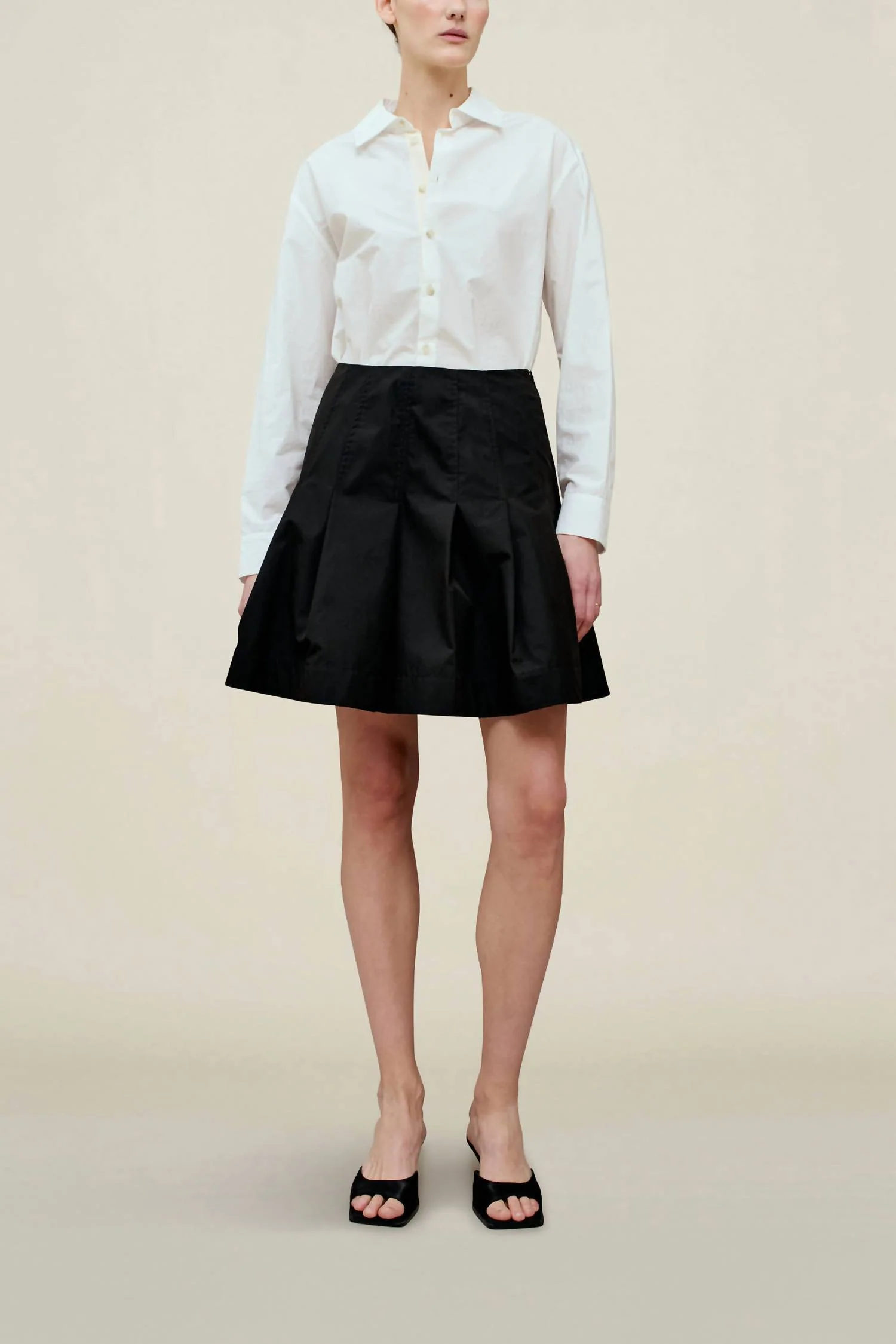 Sutton Pleated Skirt In Black