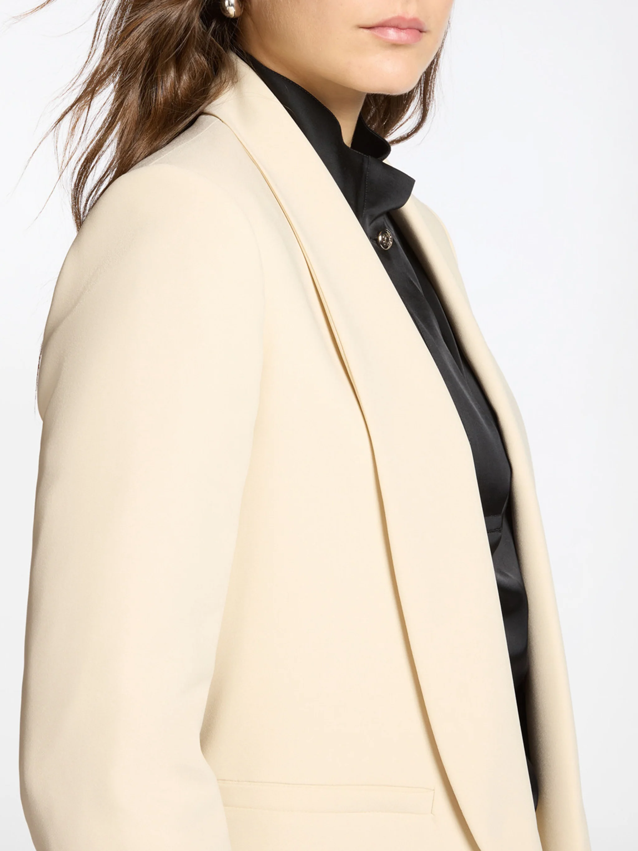 Tailored Open-Front Shawl Collar Black Blazer - Image 4