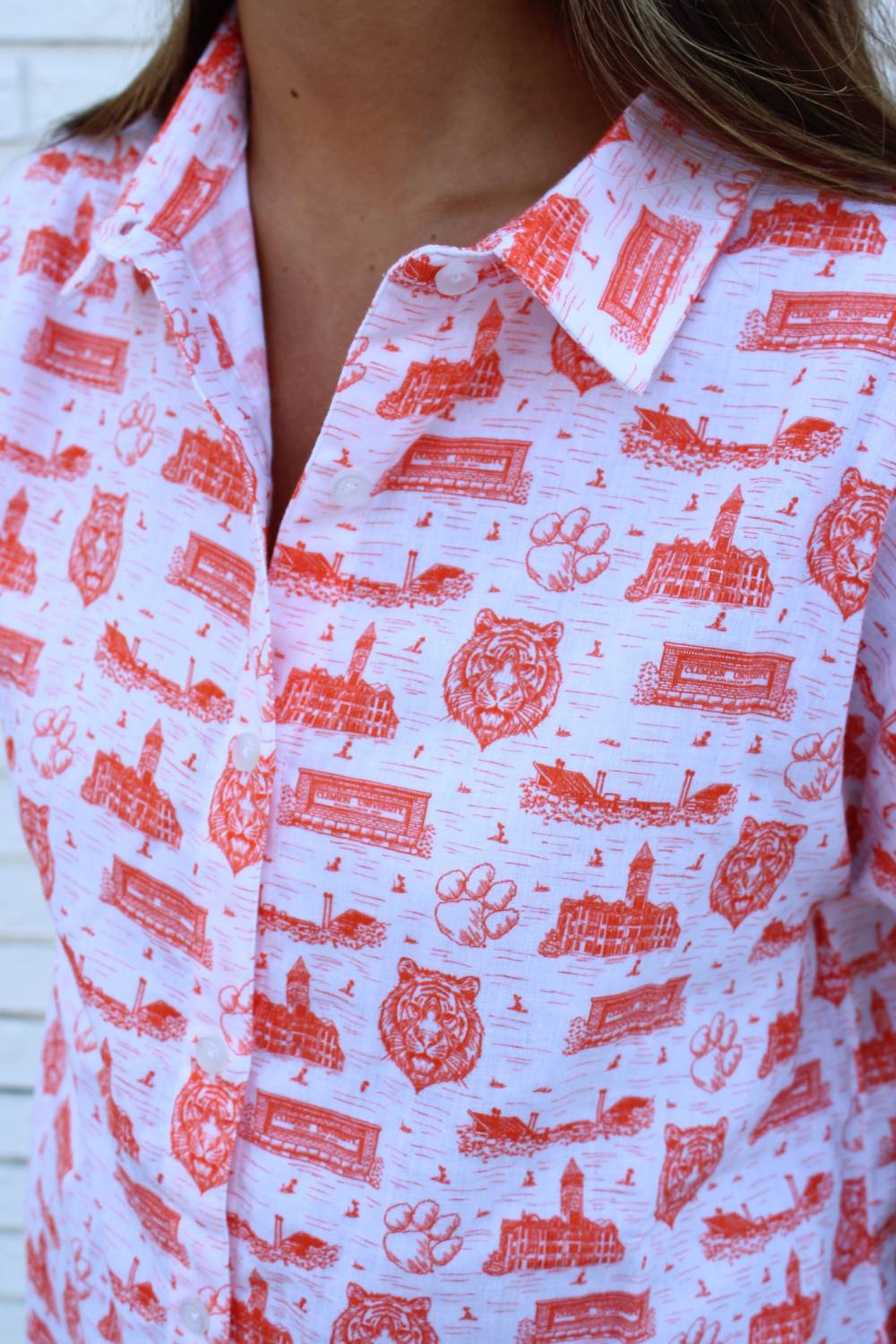 Team Toile Short Sleeve Button Up Top In White/orange - Image 3