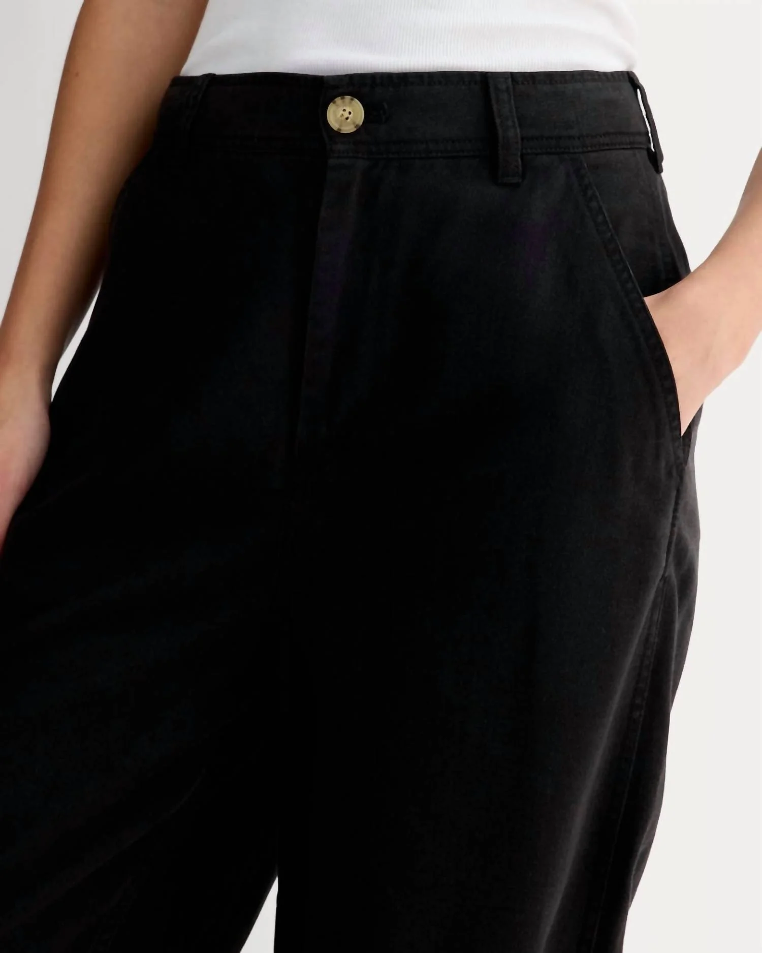 Tencel Relaxed Tapered Chino Pants In Black - Image 3