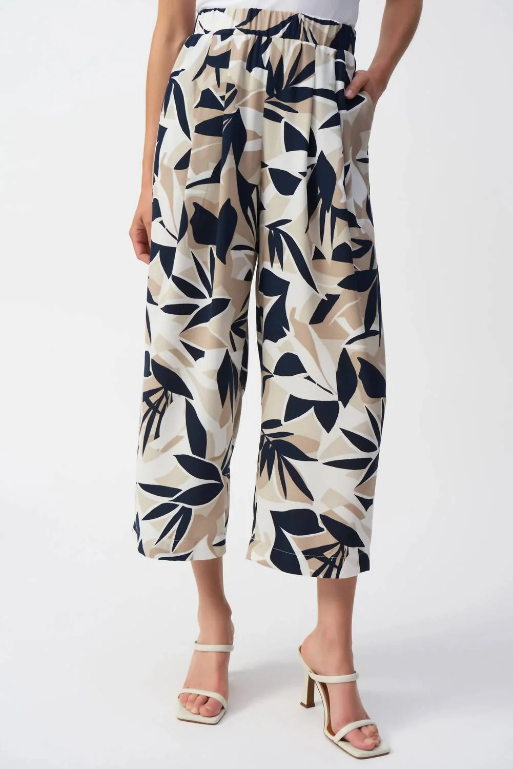 Tropical Print Pleated Culotte Pants In Vanilla/multi