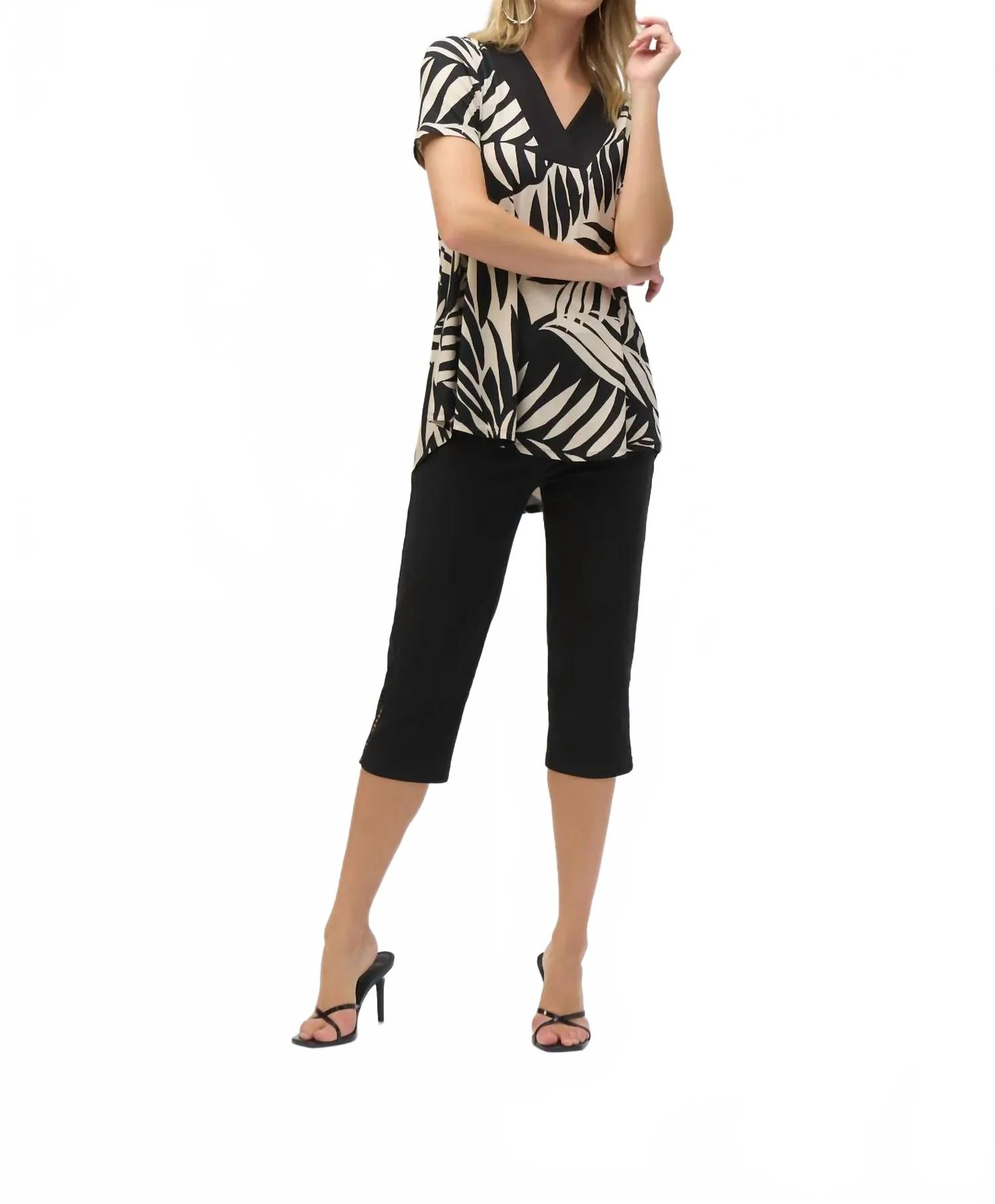 Tropical Print Short Sleeve Top In Black/multi