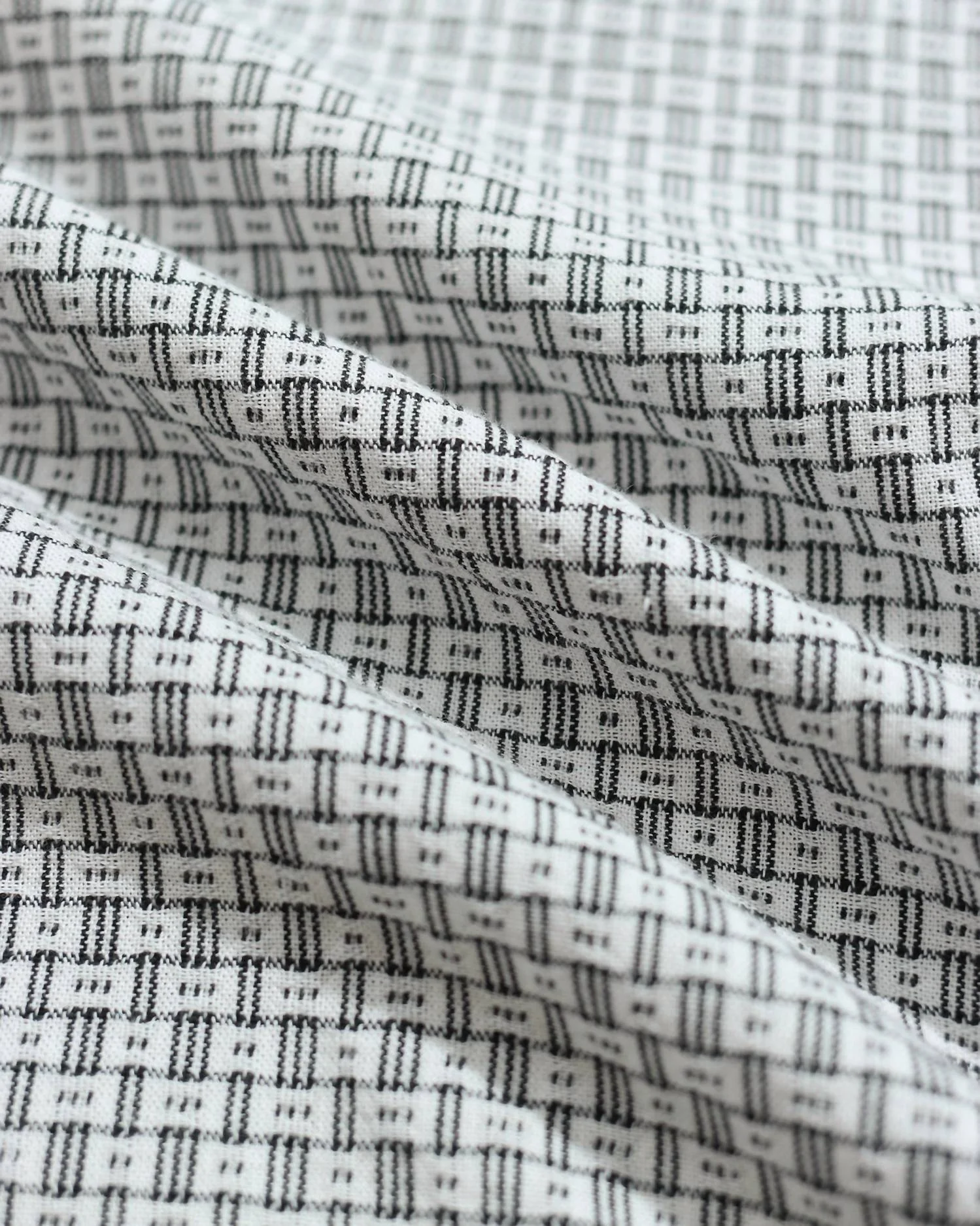 Two Pocket Long Sleeve Shirt In White - Image 3