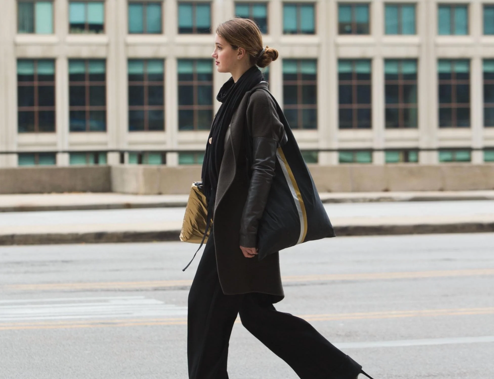 Women's Carry All Tote Bag In Black - Image 3