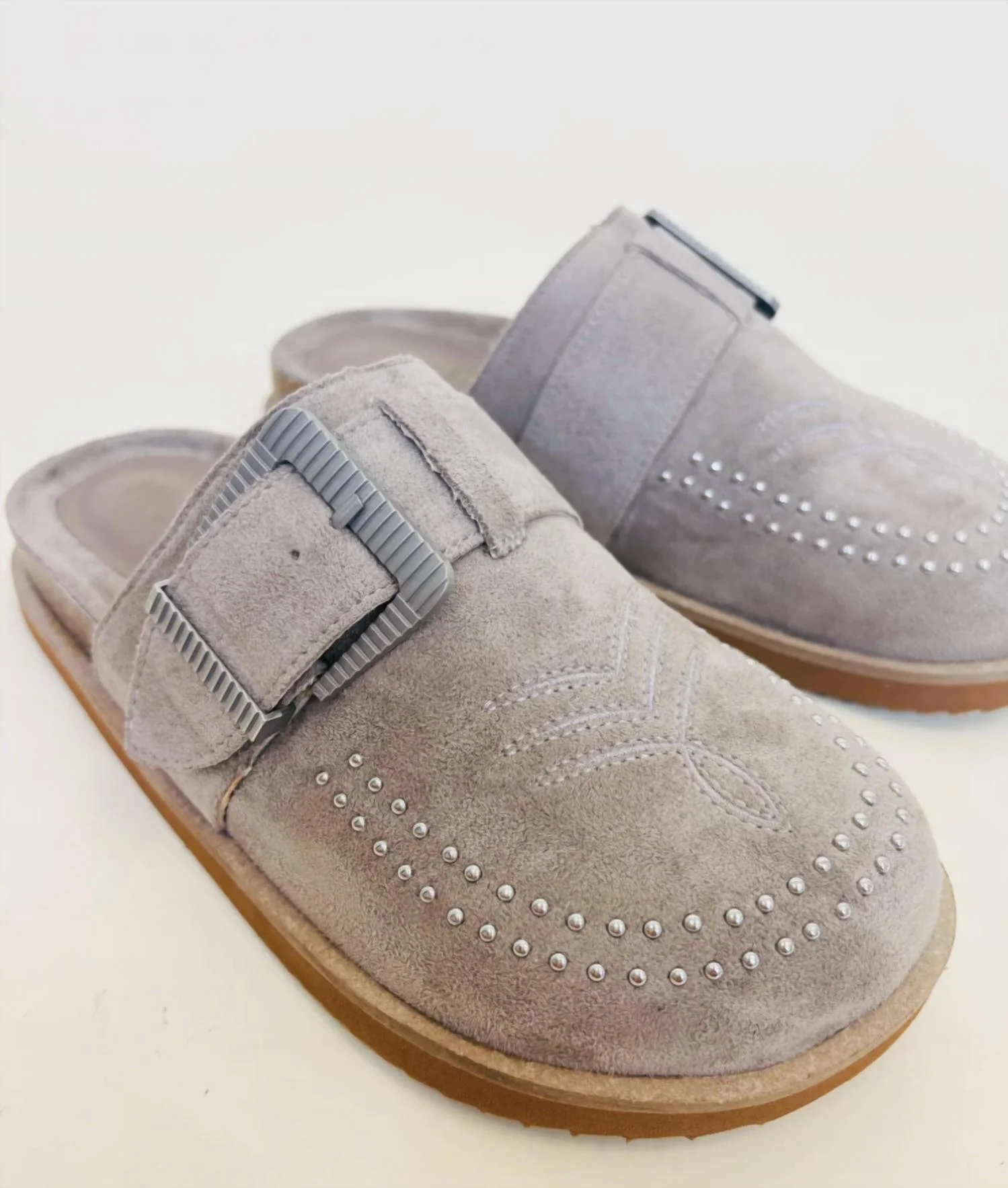Women's Cheyenne Buckle Mule In Grey