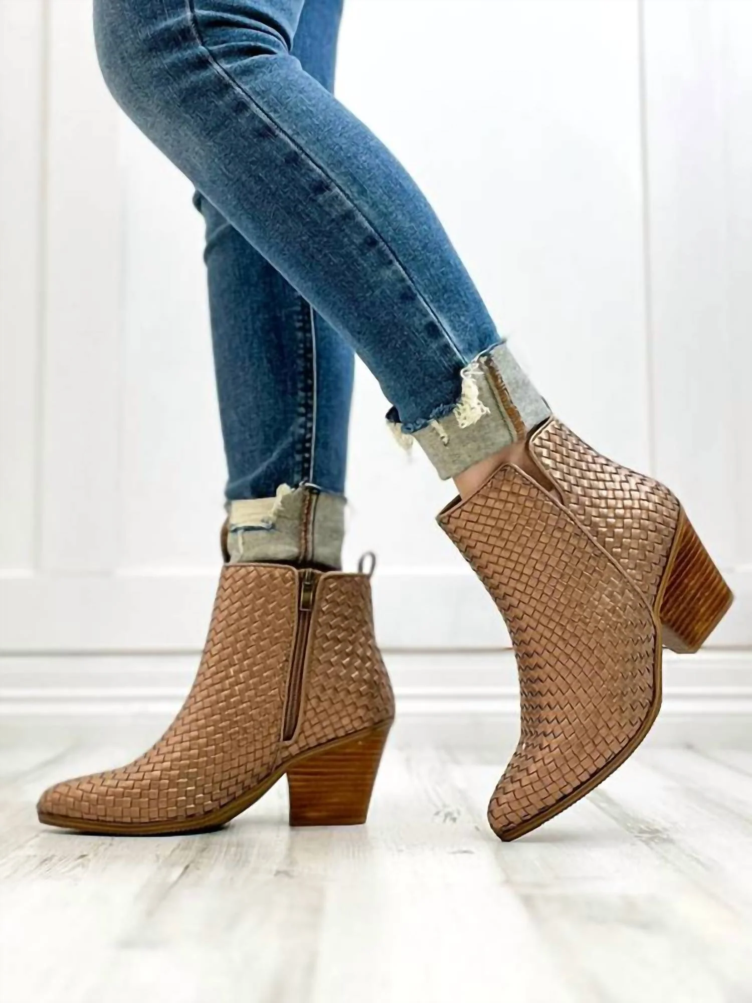 Women's Come And Get It Boots In Bronze
