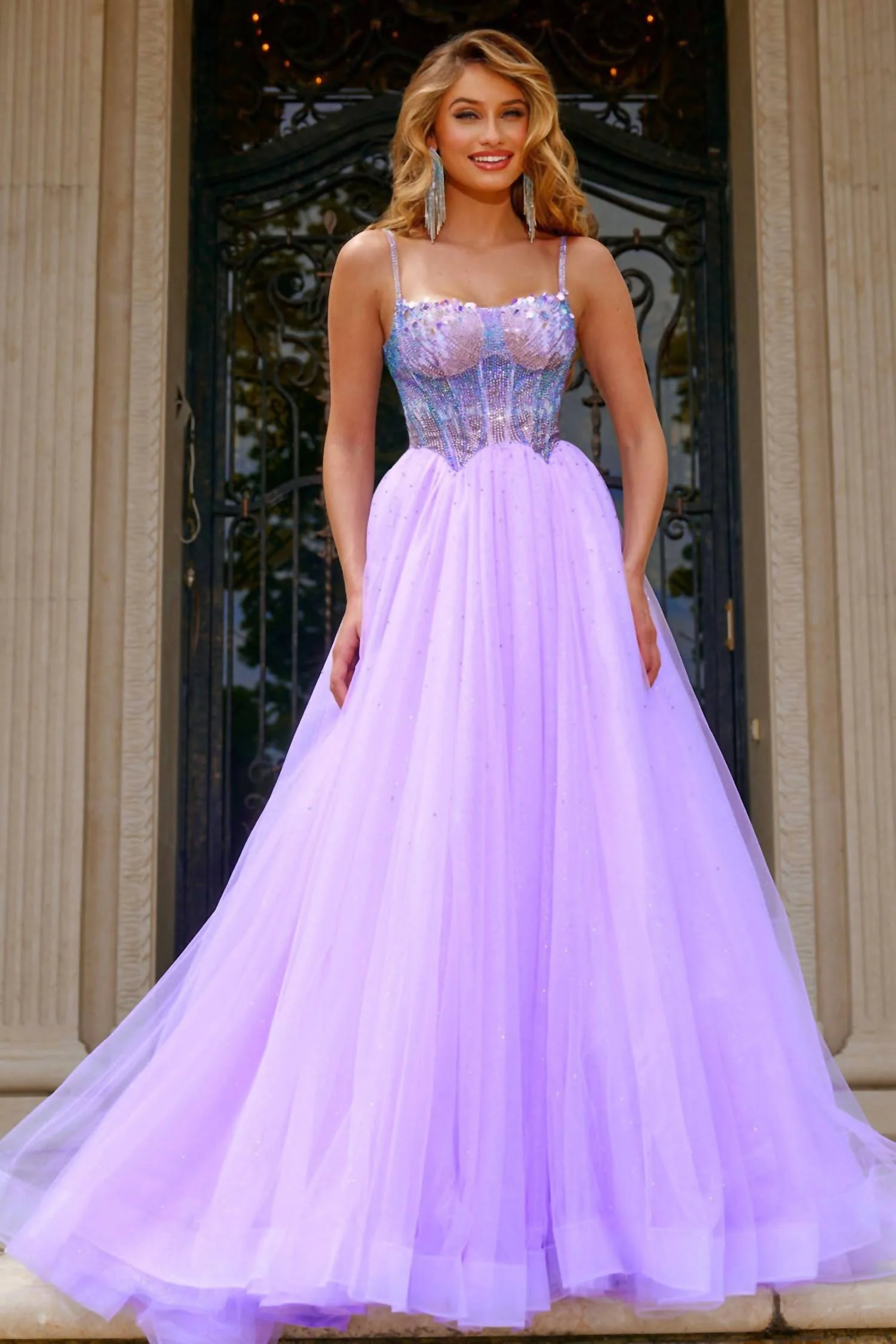 Women's Elegant Ball Gown In Lilac