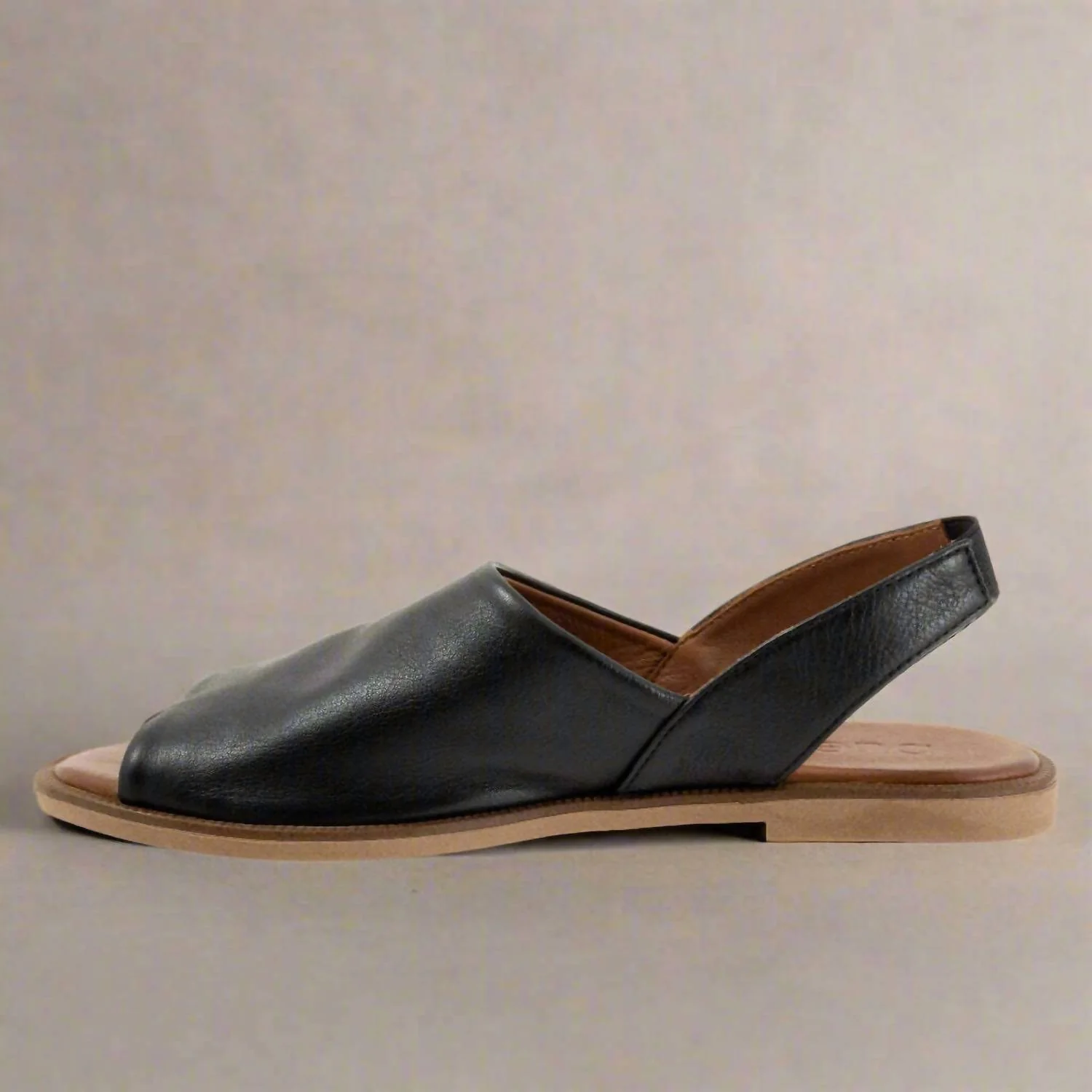 Women's Hayden Sling Sandal In Black - Image 5