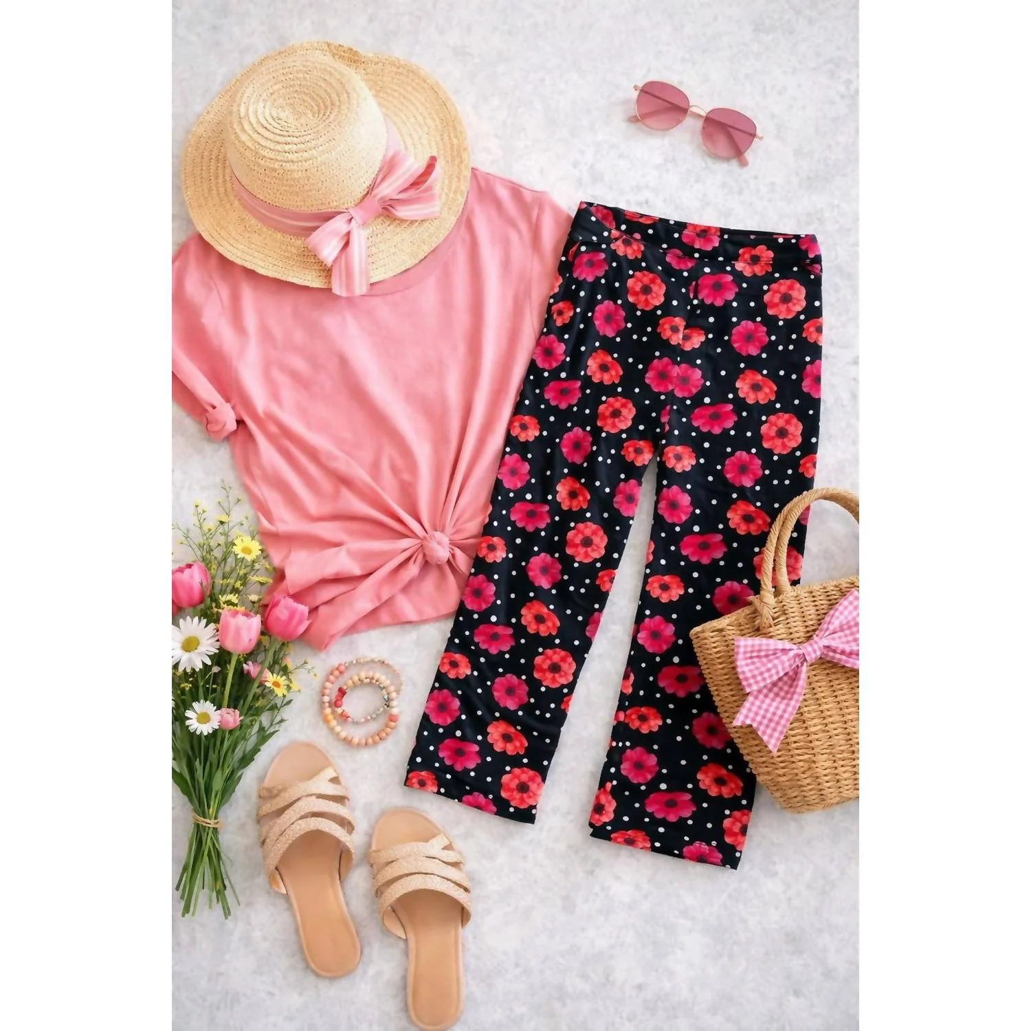 Women's Lisa Floral Capri Leggings In Black/ Pink