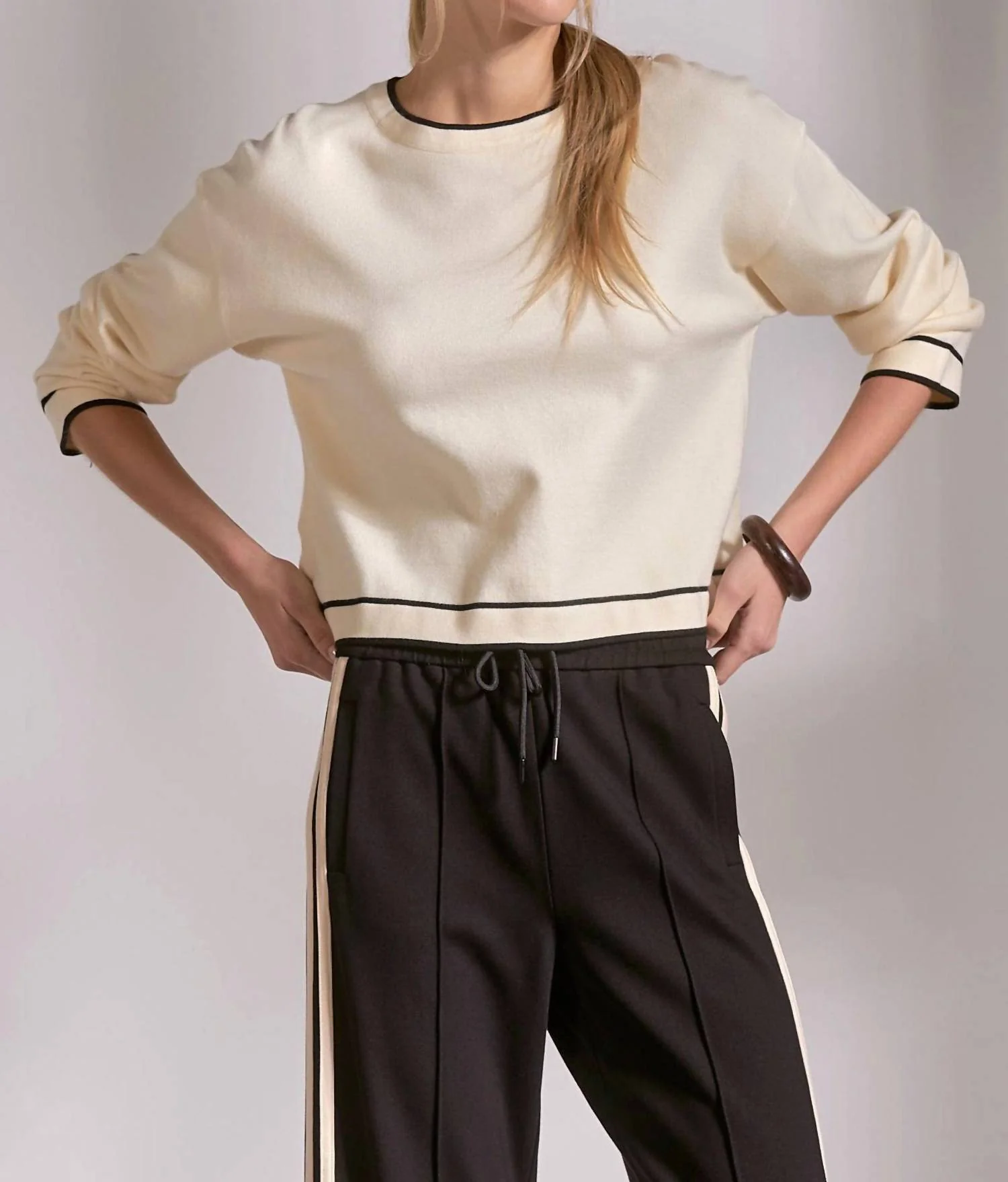 Women's Long Sleeves Crewneck Sweater In Off White