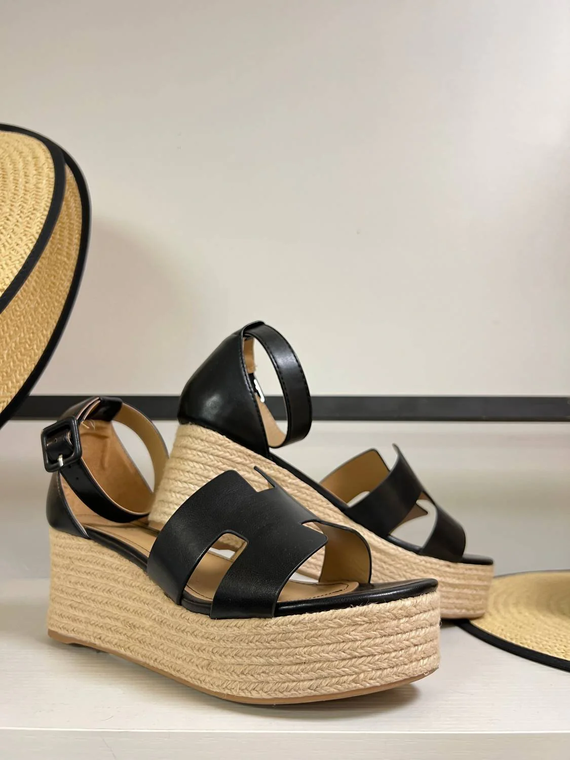 Women's Luxe Wedge Sandal In Black