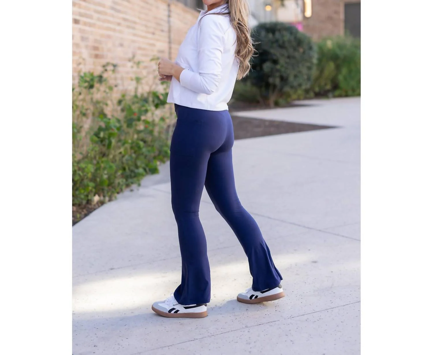 Women's Niko Flare Leggings In Blue - Image 2