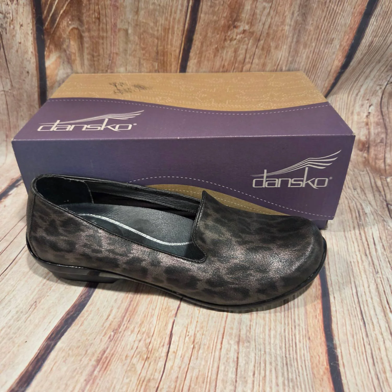 Women's Olivia Metallic Leopard Print Tailored Flat In Black/bronze - Image 4
