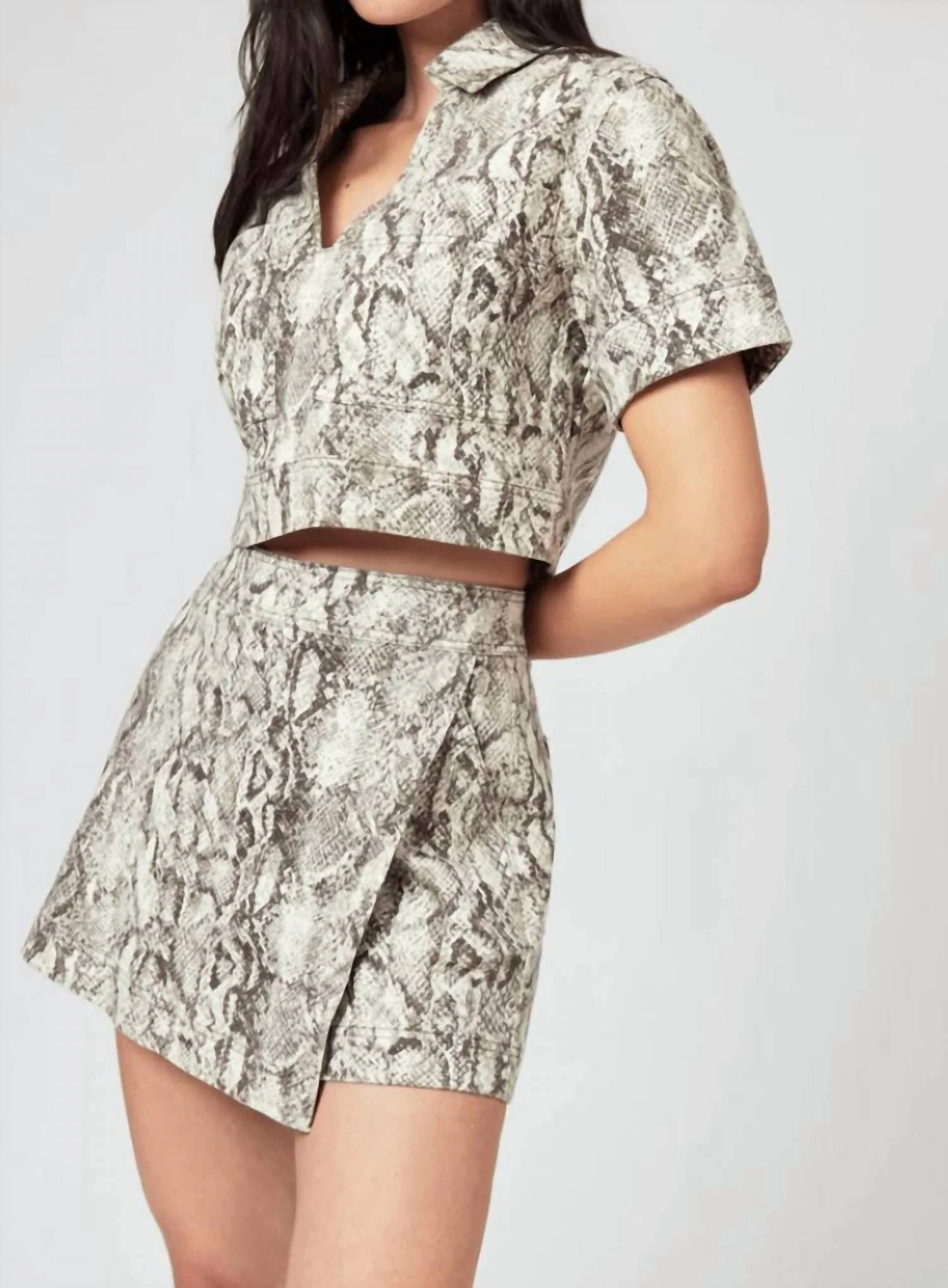 Women's Popover Top In Snakeskin