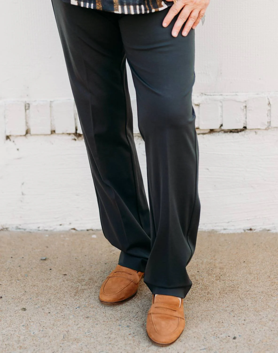 Women's Slim-Sation Relaxed Leg Pant In Intgry - Image 4