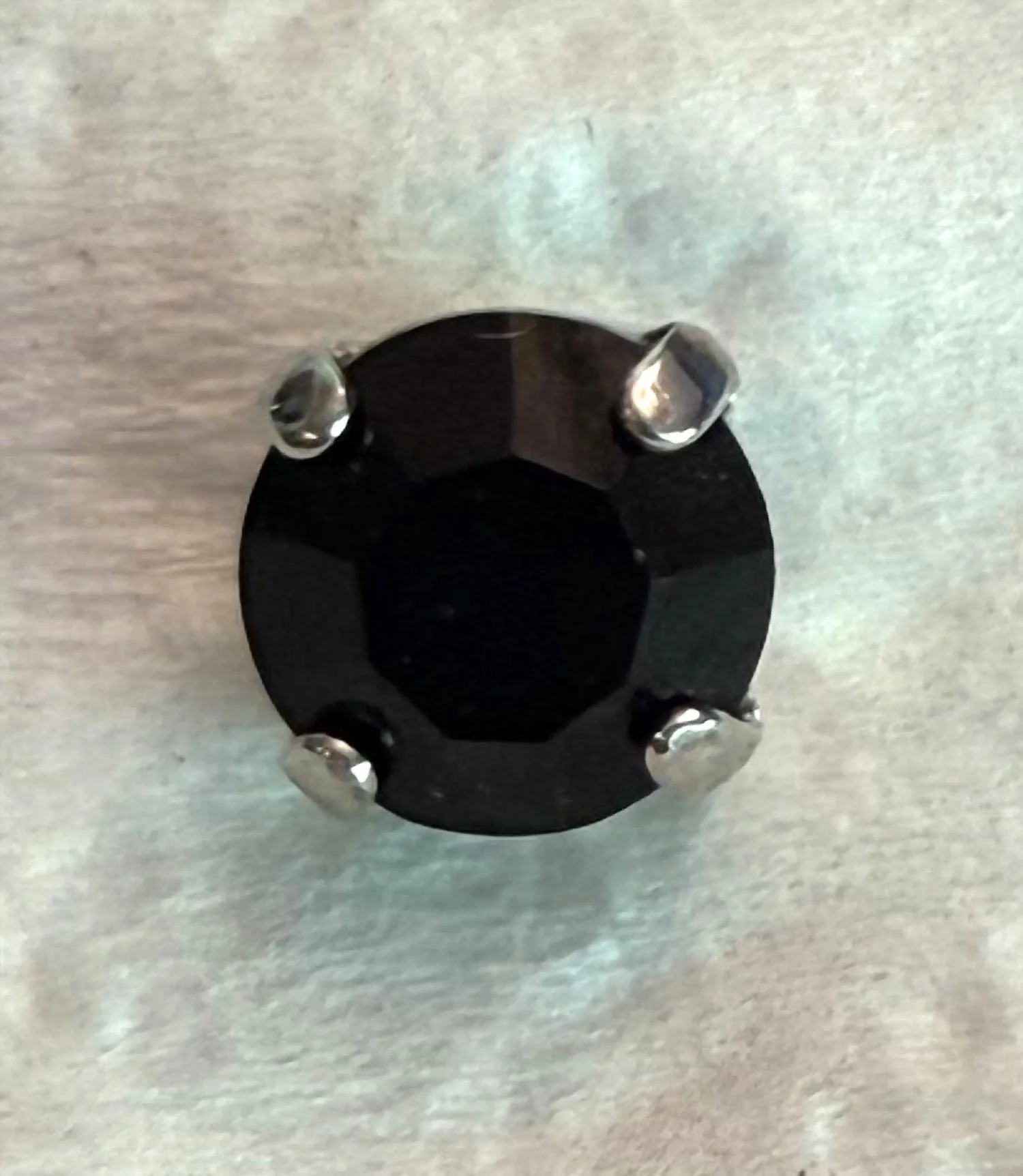 Women's Studs Earrings In Black