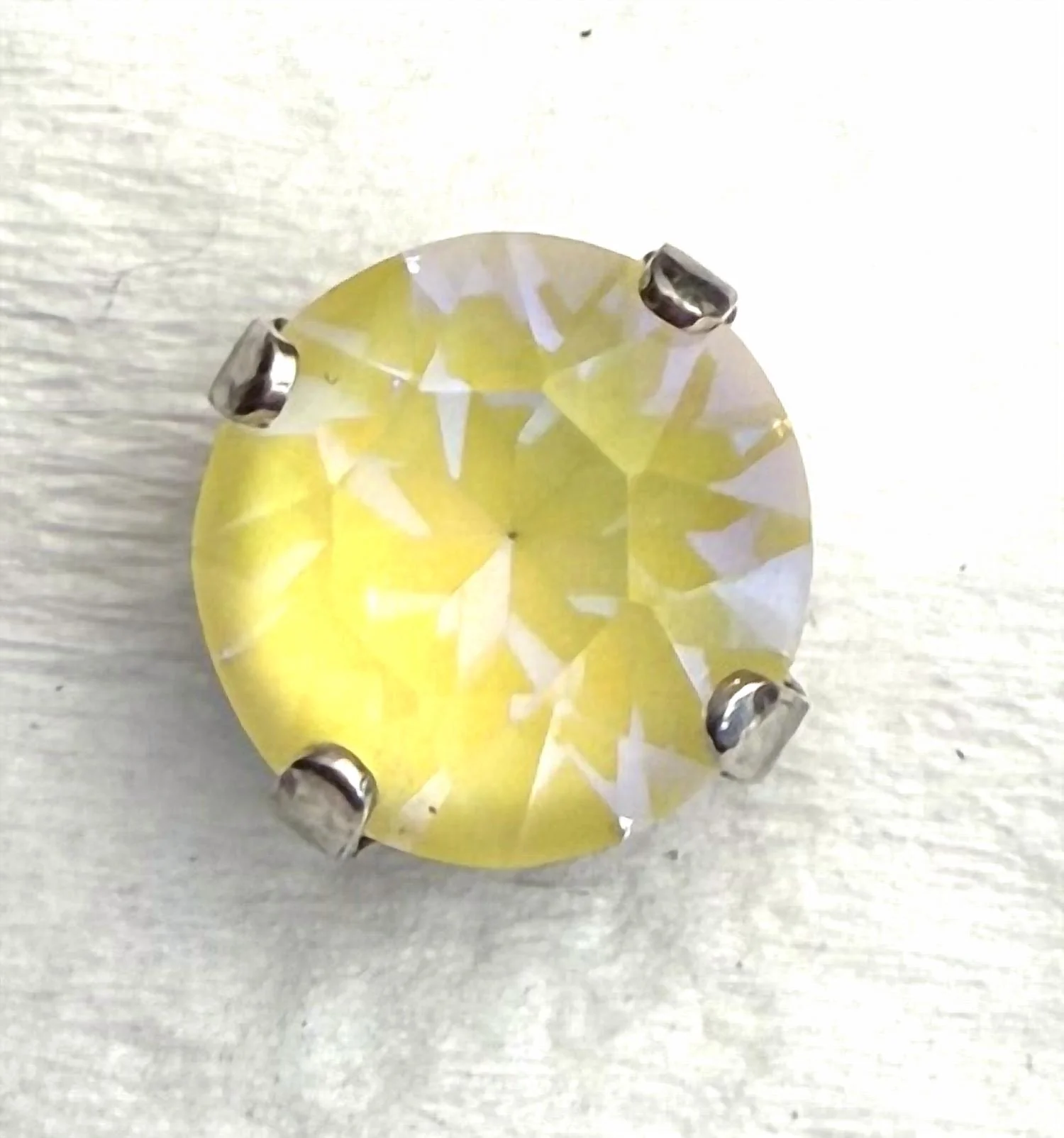 Women's Studs Earrings In Yellow