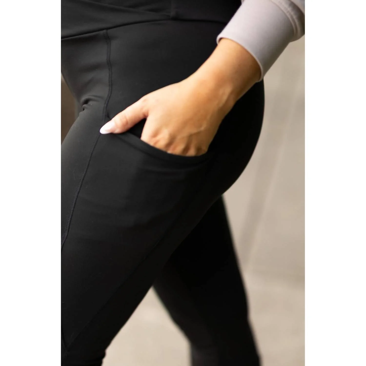 Women's The Lillian Sculpting Crossover Capri In Black - Image 5